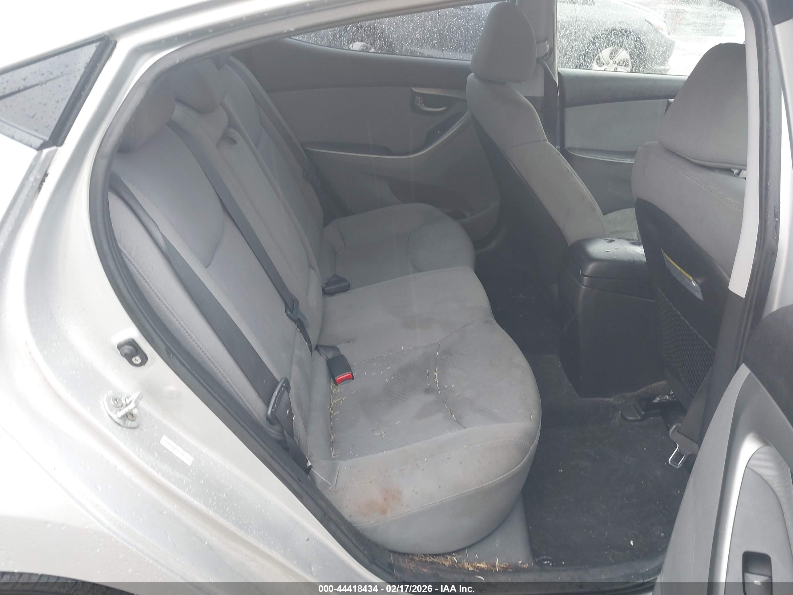 HYUNDAI ELANTRA image 8