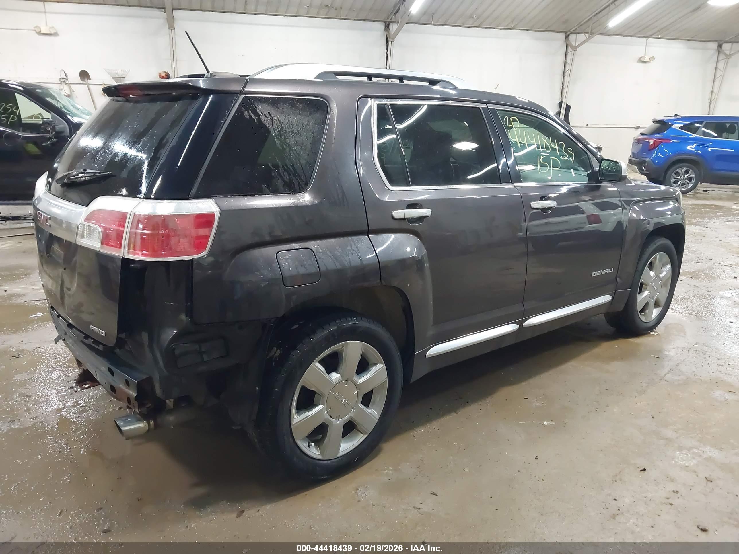 GMC TERRAIN image 4