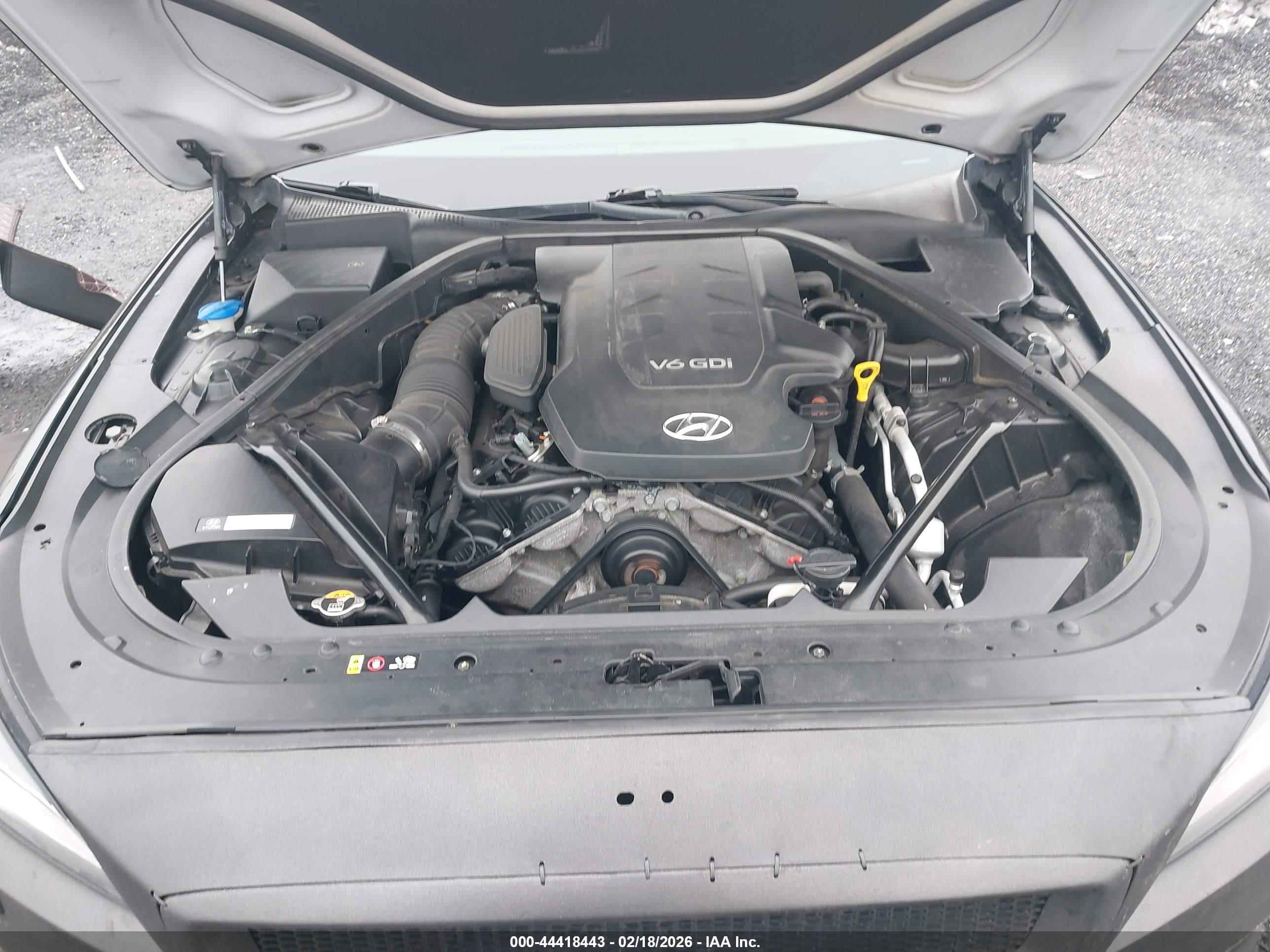 HYUNDAI GENESIS image 10