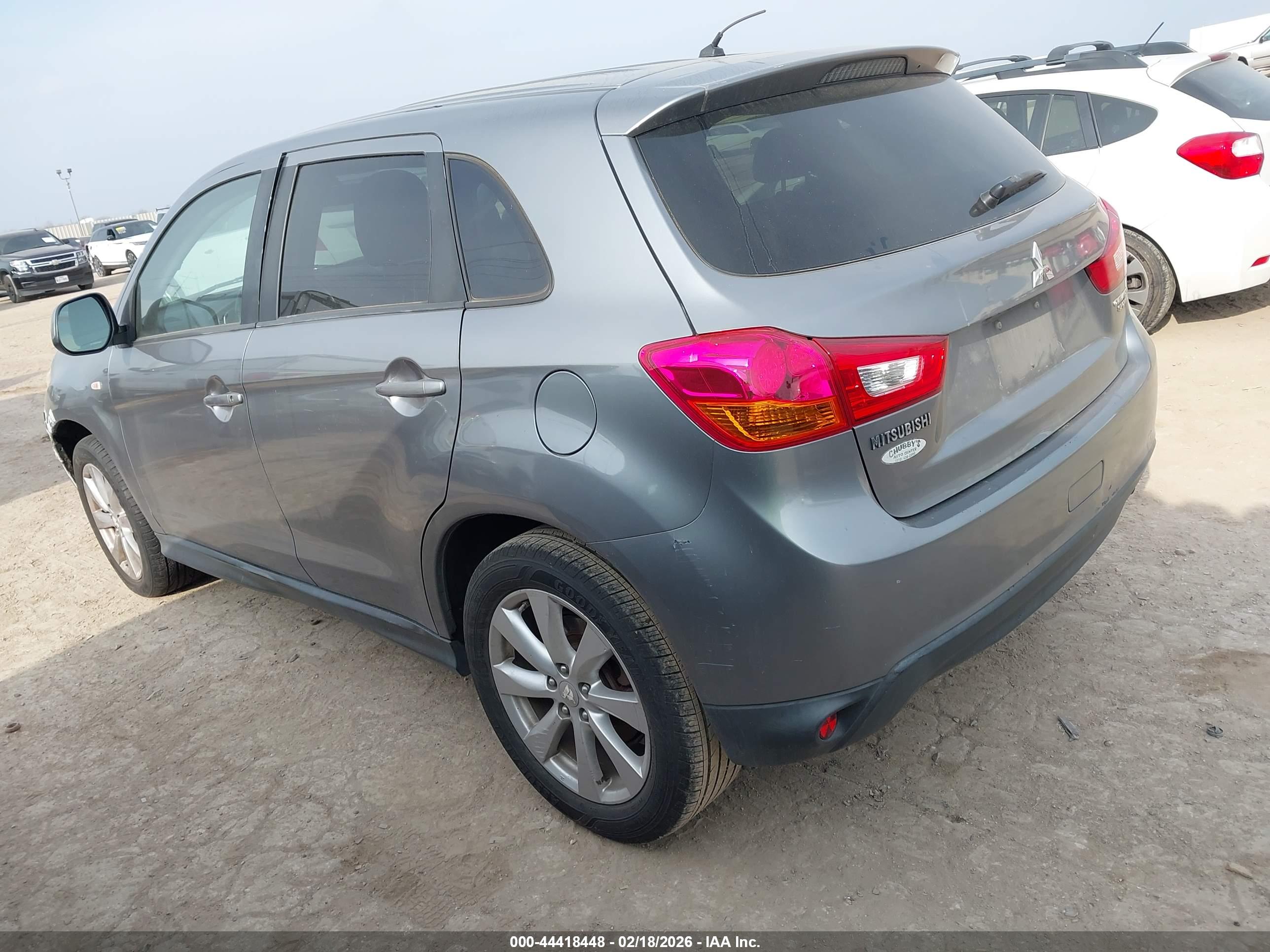 MITSUBISHI OUTLANDER image 3