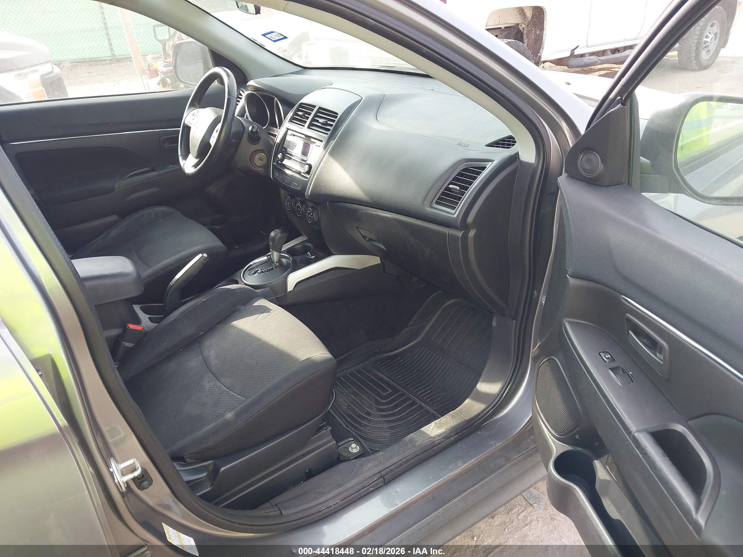 MITSUBISHI OUTLANDER image 5