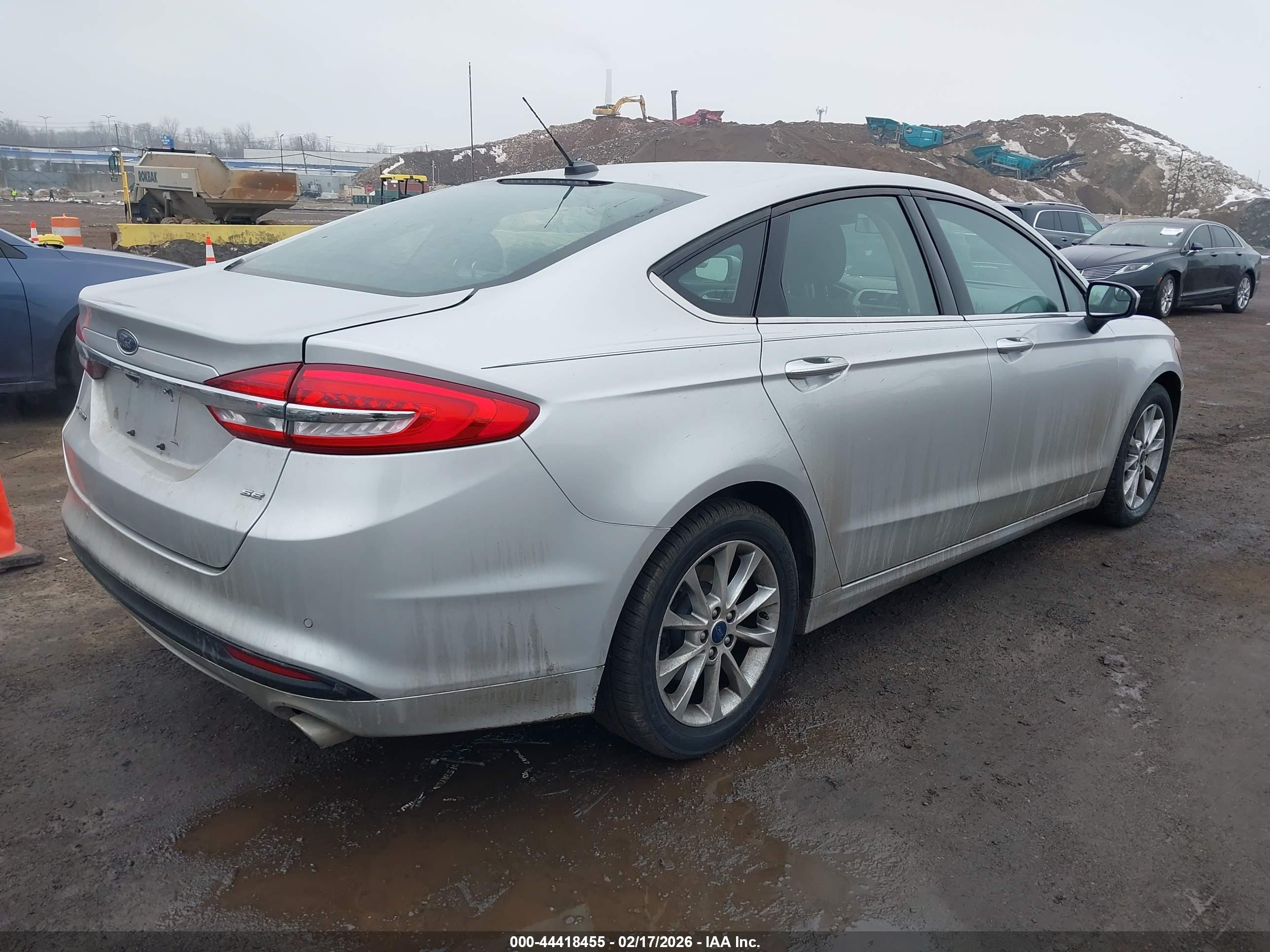 FORD FUSION image 4