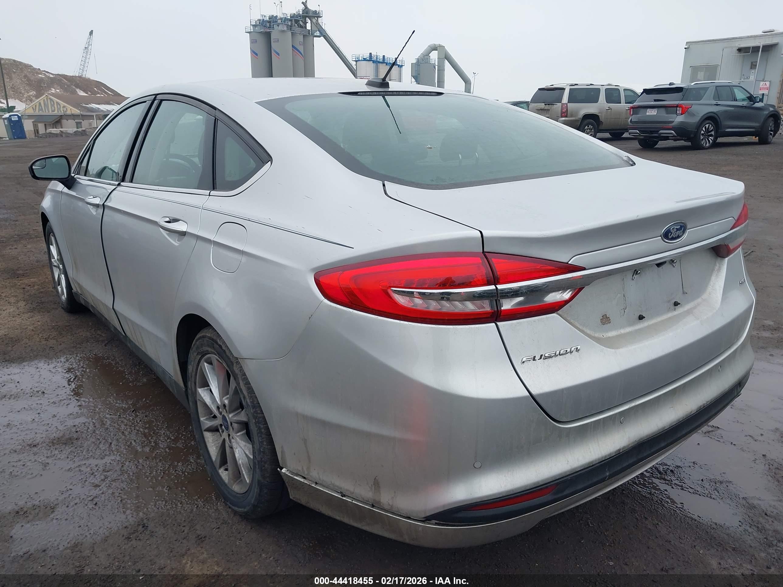 FORD FUSION image 6