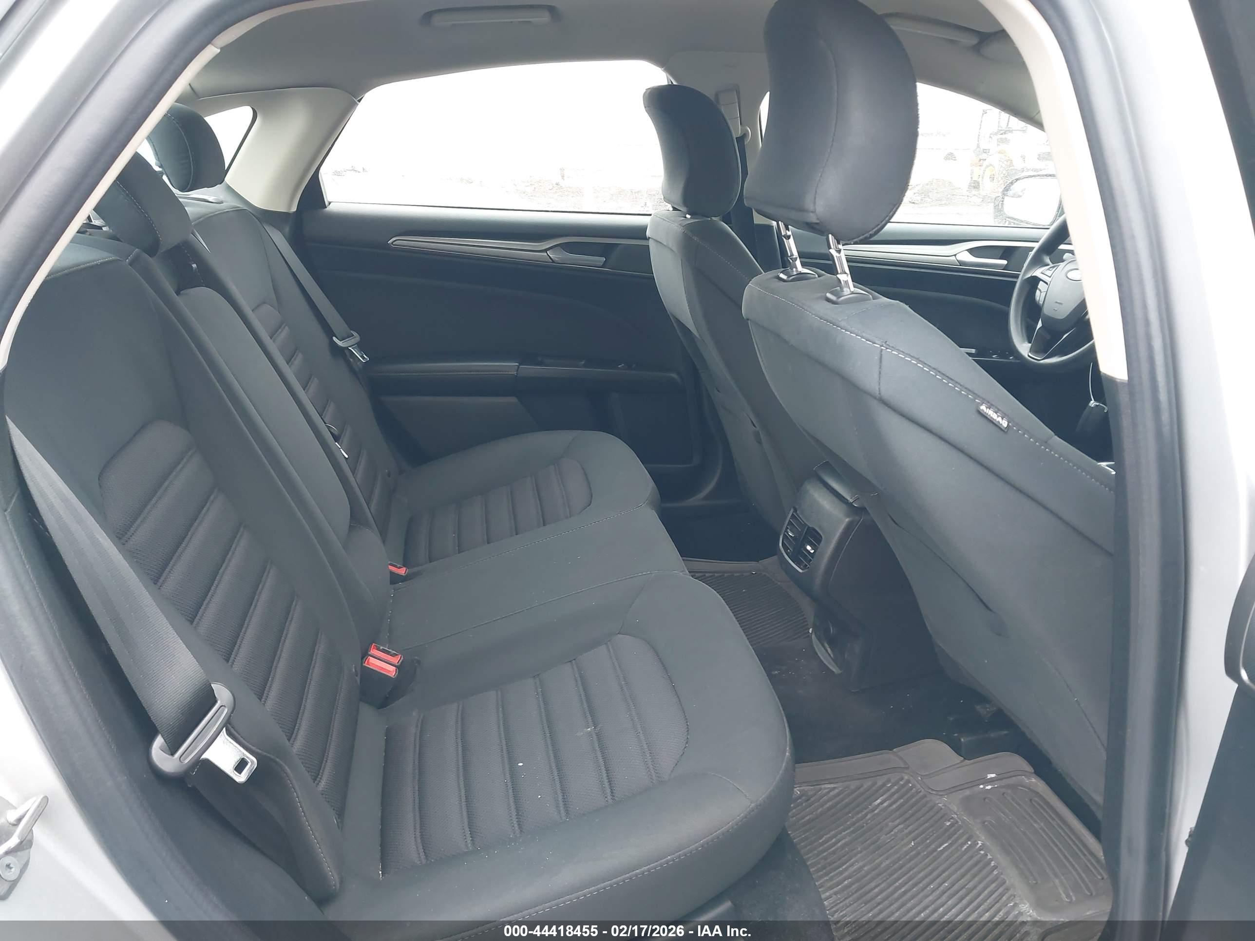 FORD FUSION image 8