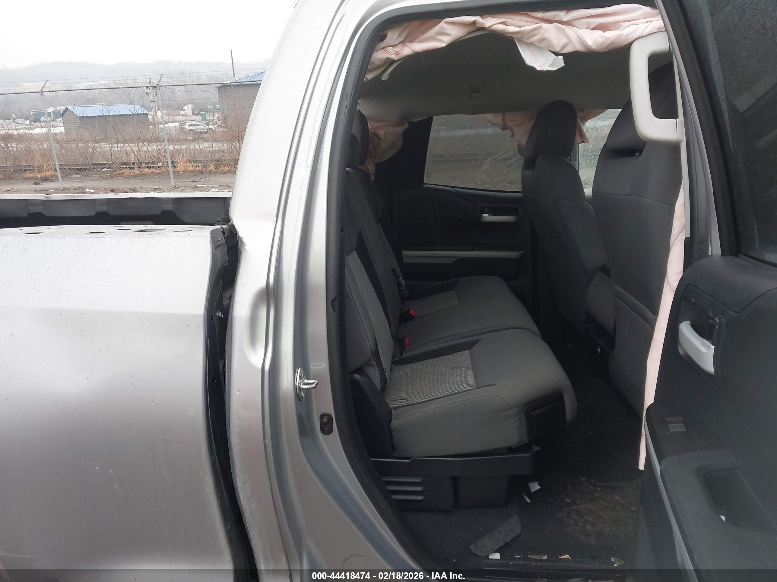 TOYOTA TUNDRA image 8