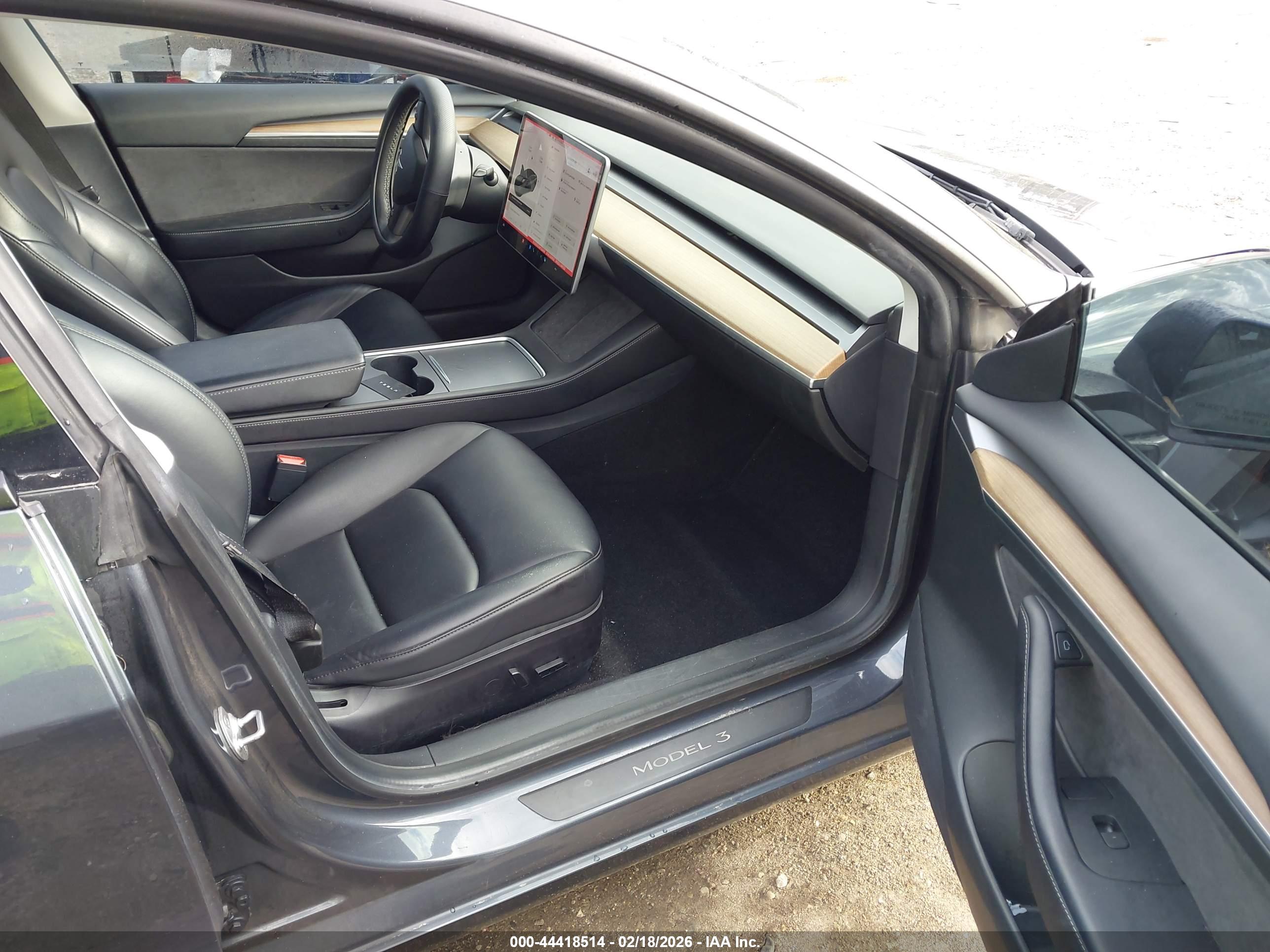 TESLA MODEL image 5