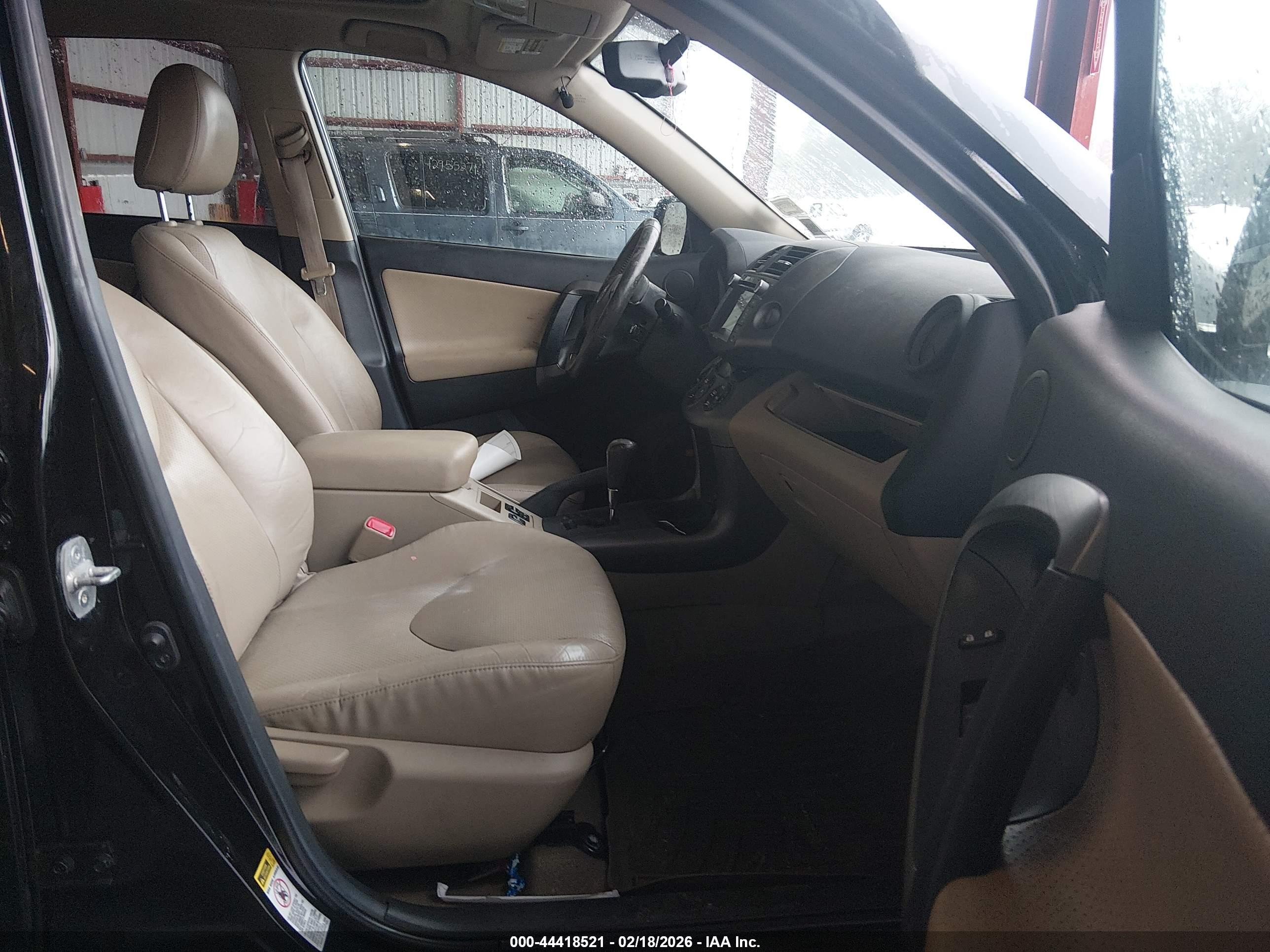 TOYOTA RAV4 image 5