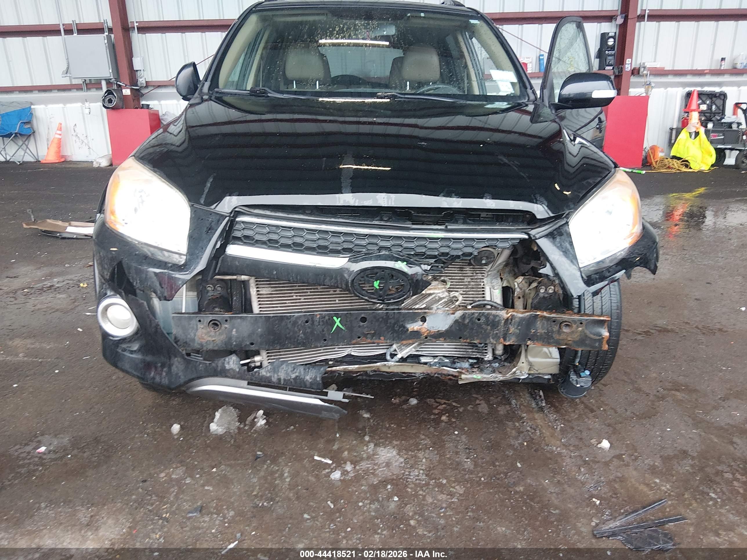 TOYOTA RAV4 image 6