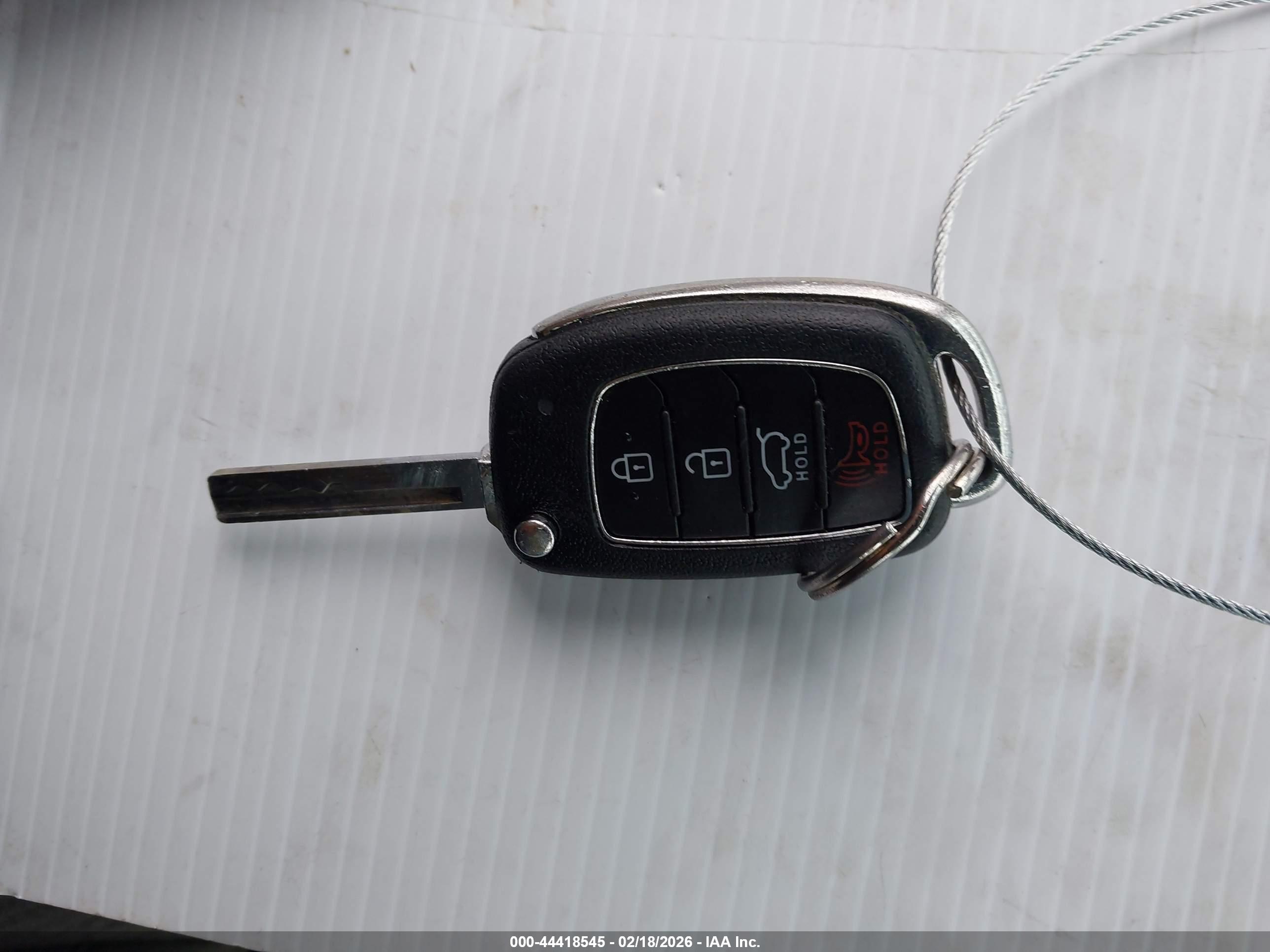 HYUNDAI SANTA image 11