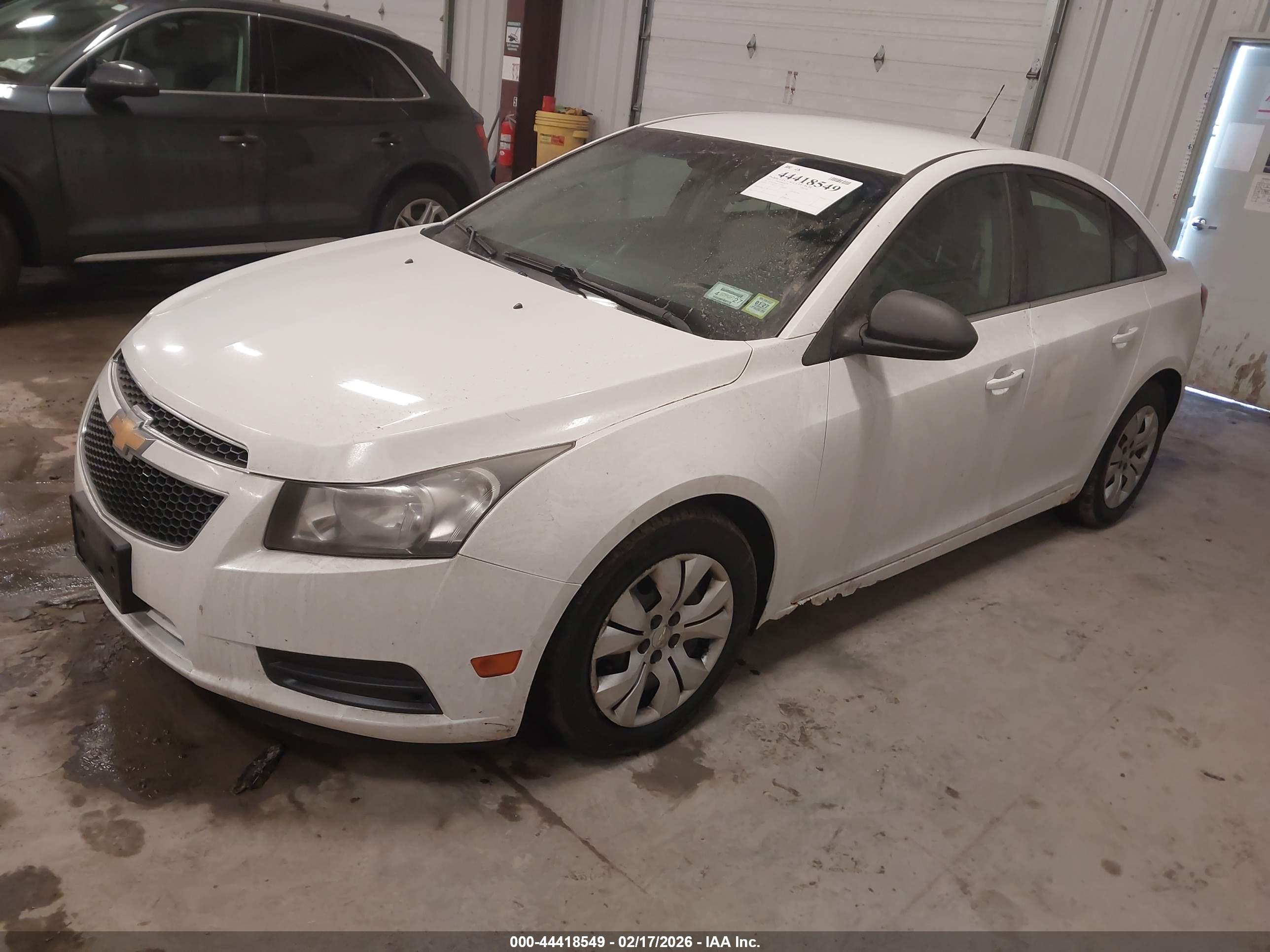 CHEVROLET CRUZE image 2