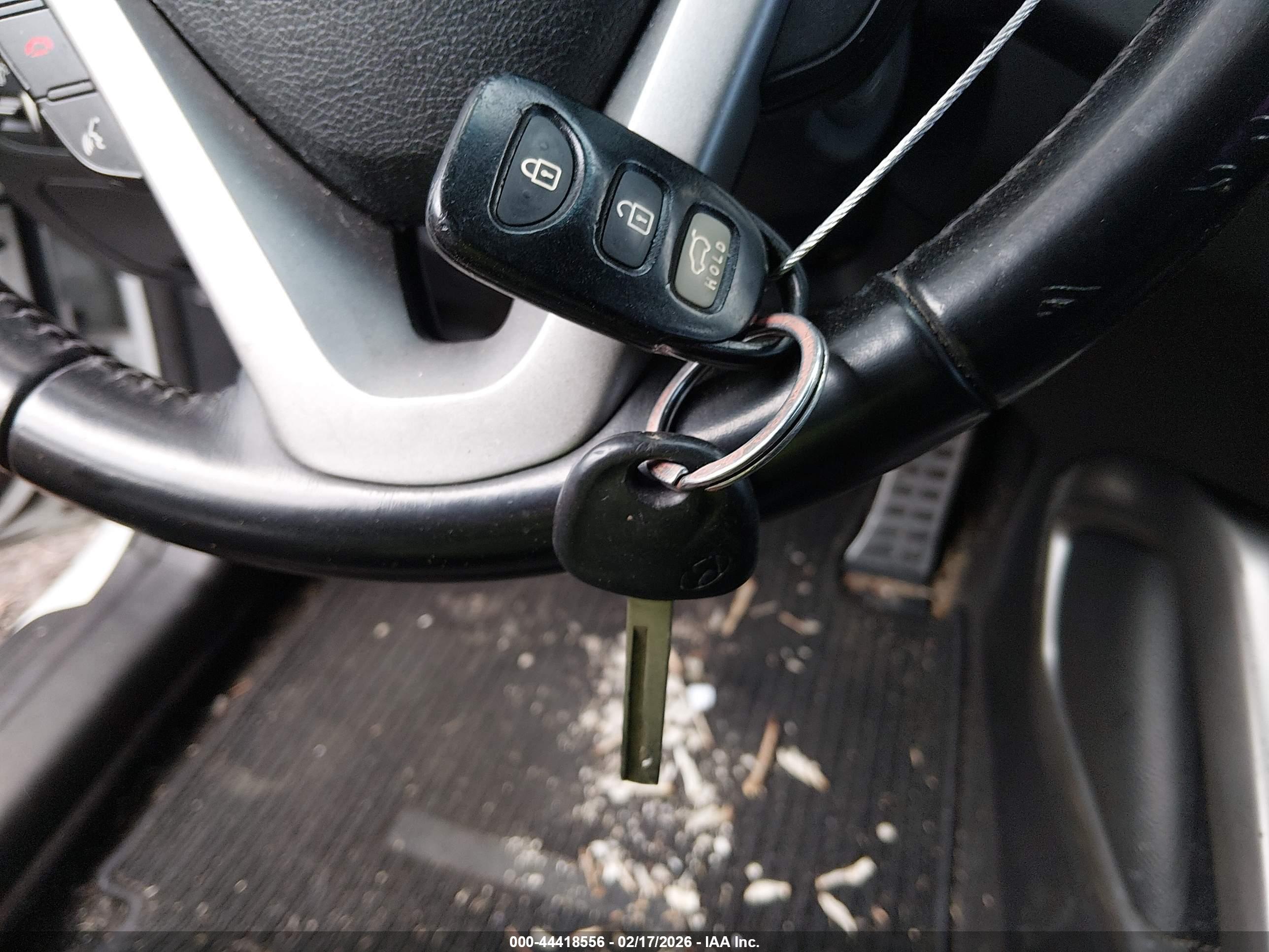HYUNDAI VELOSTER image 11