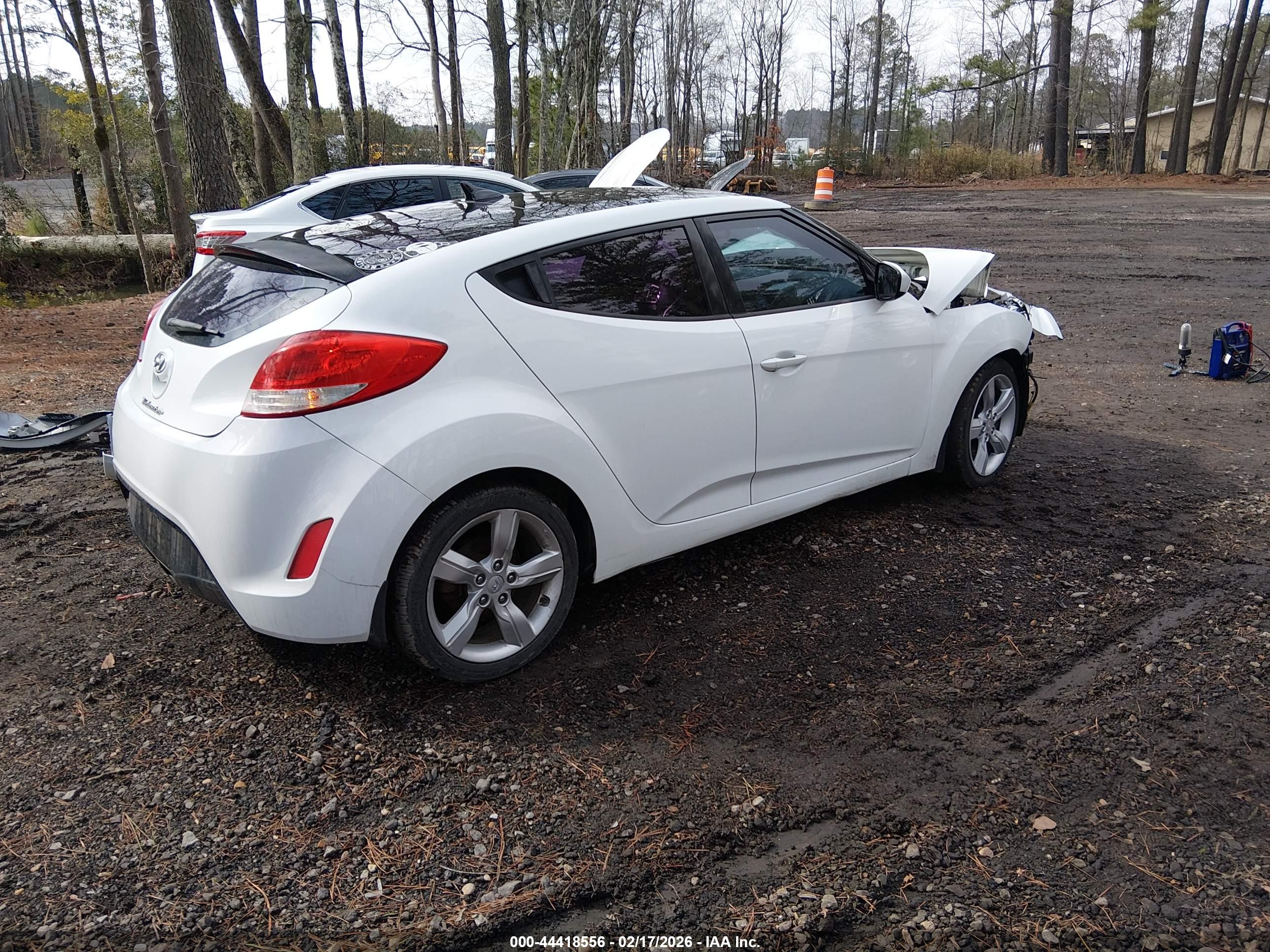 HYUNDAI VELOSTER image 4