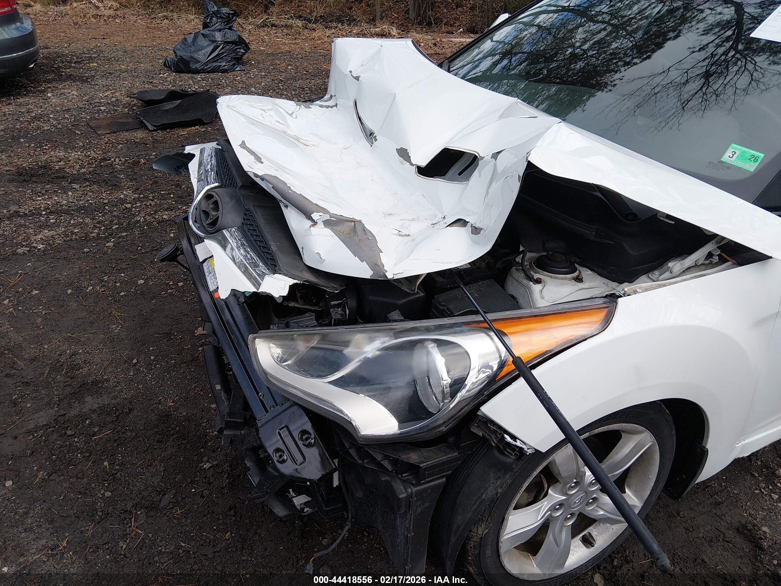HYUNDAI VELOSTER image 6