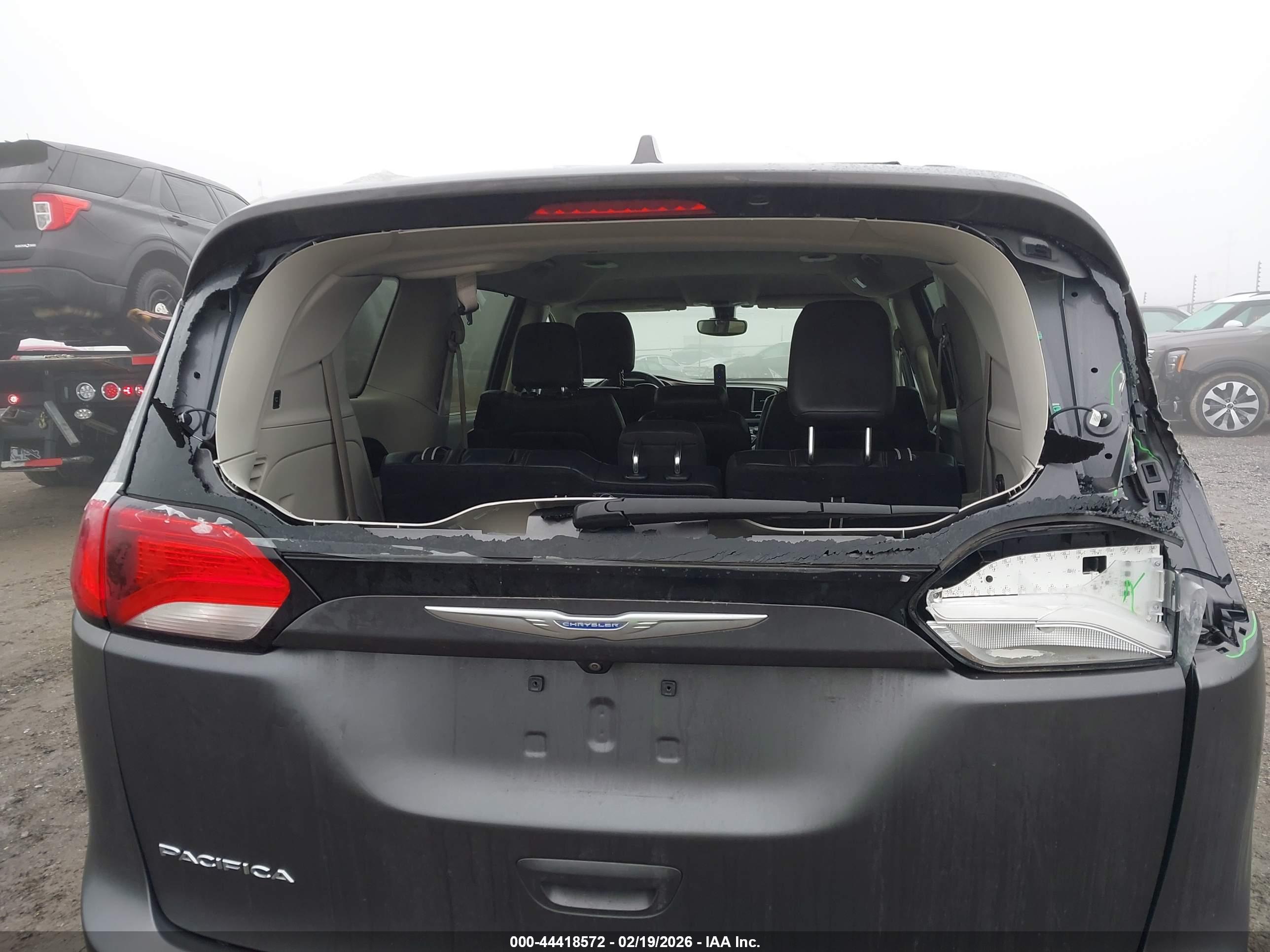 CHRYSLER PACIFICA image 6