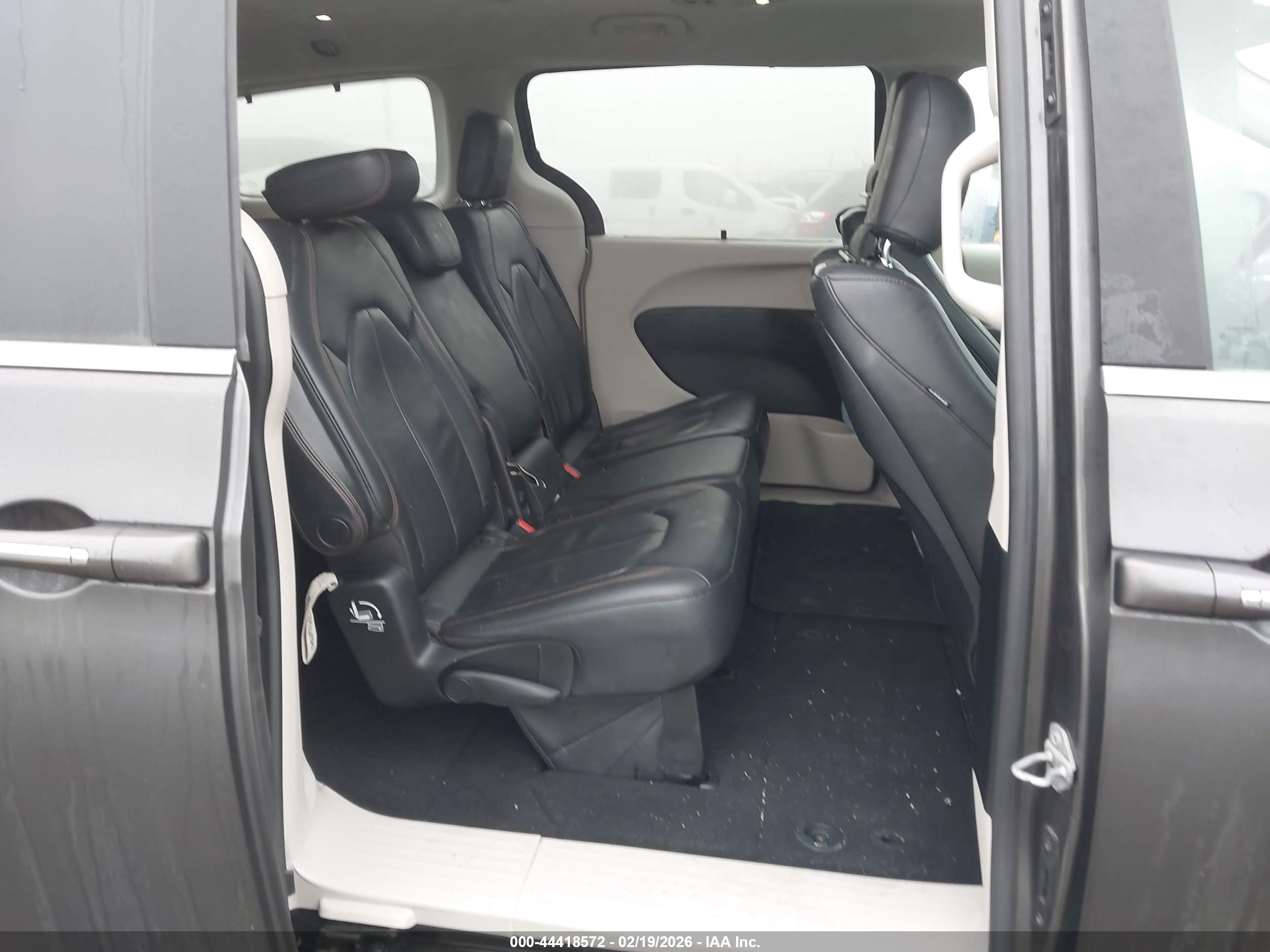 CHRYSLER PACIFICA image 8
