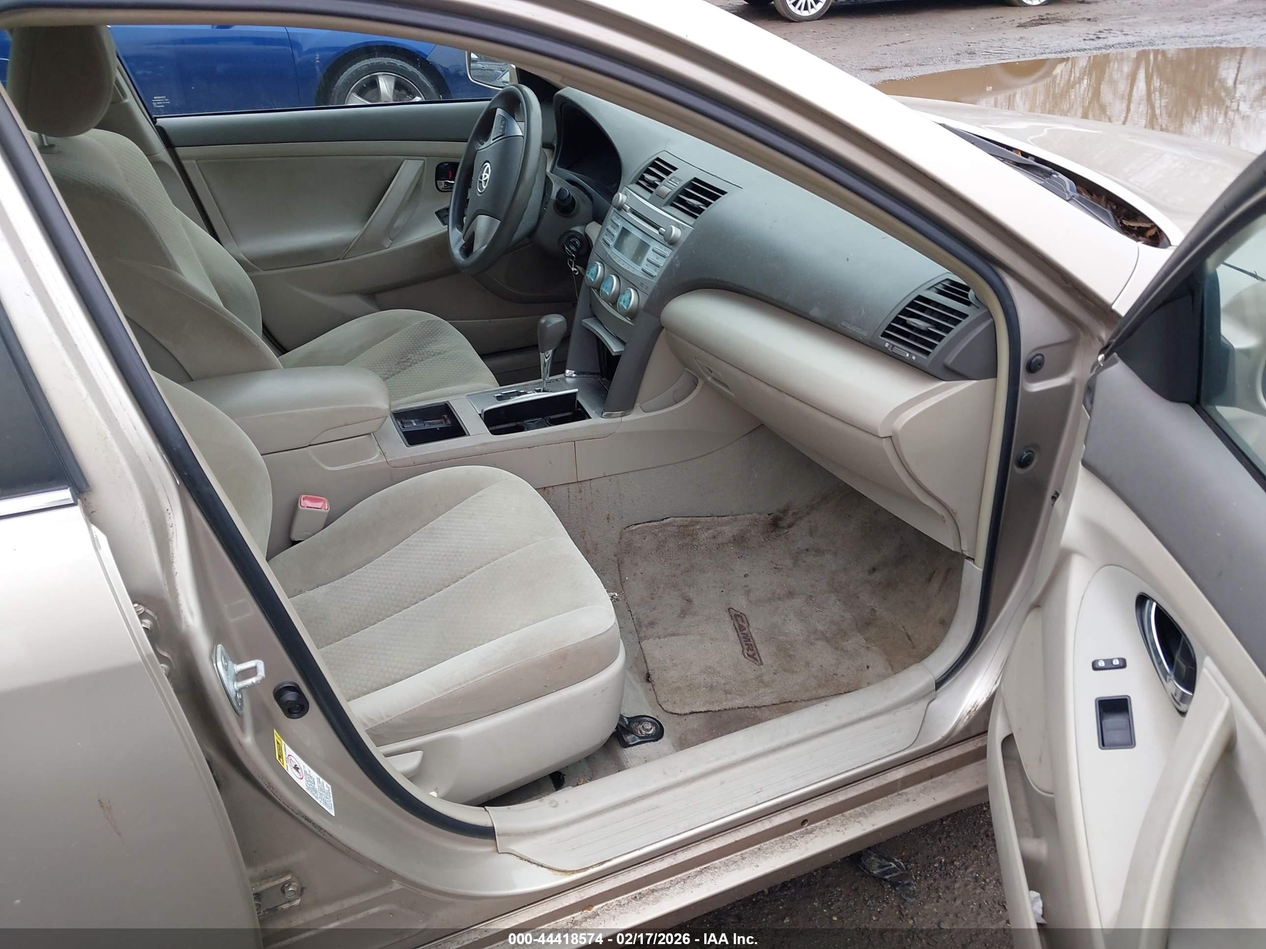 TOYOTA CAMRY image 5