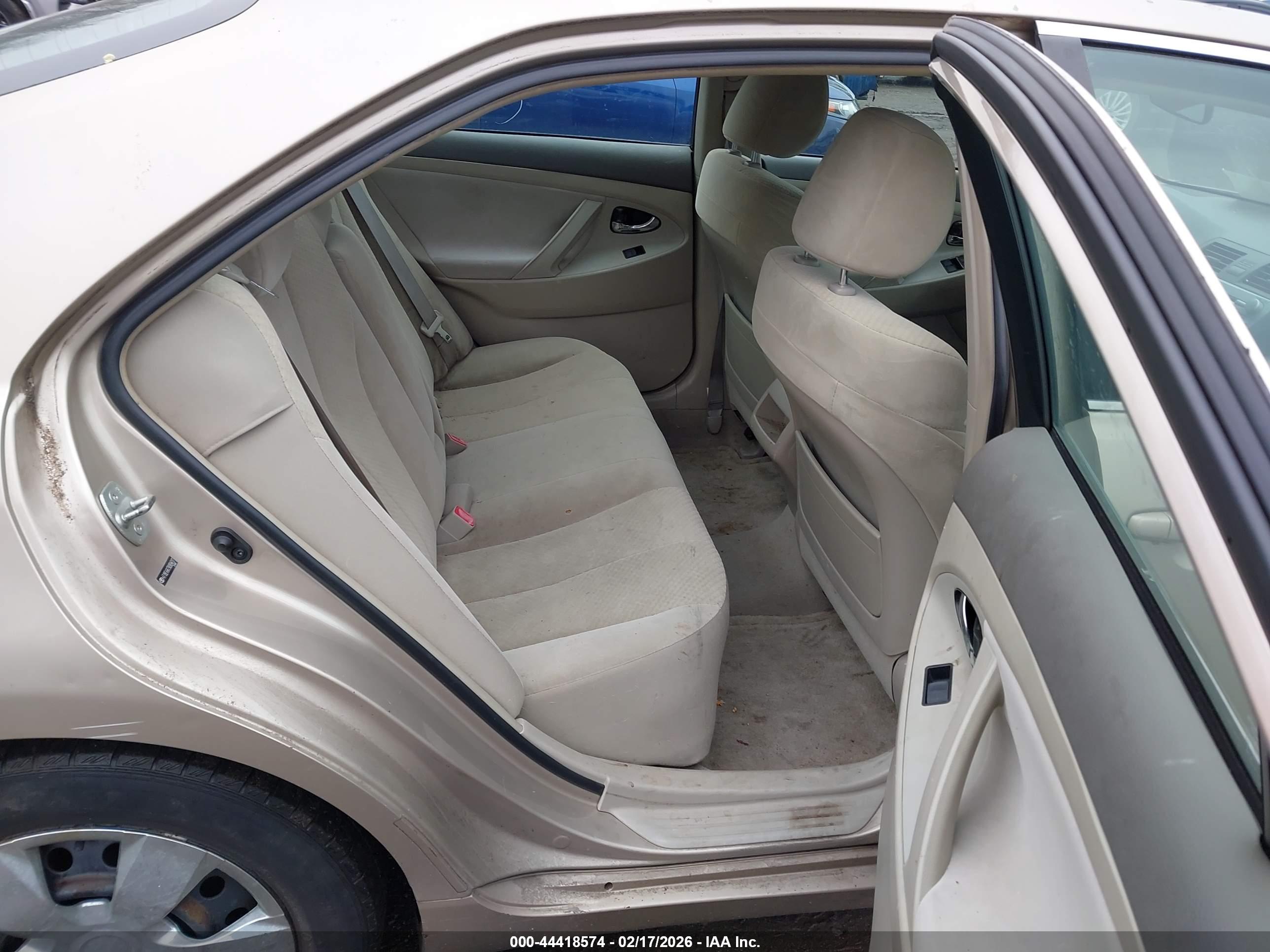 TOYOTA CAMRY image 8