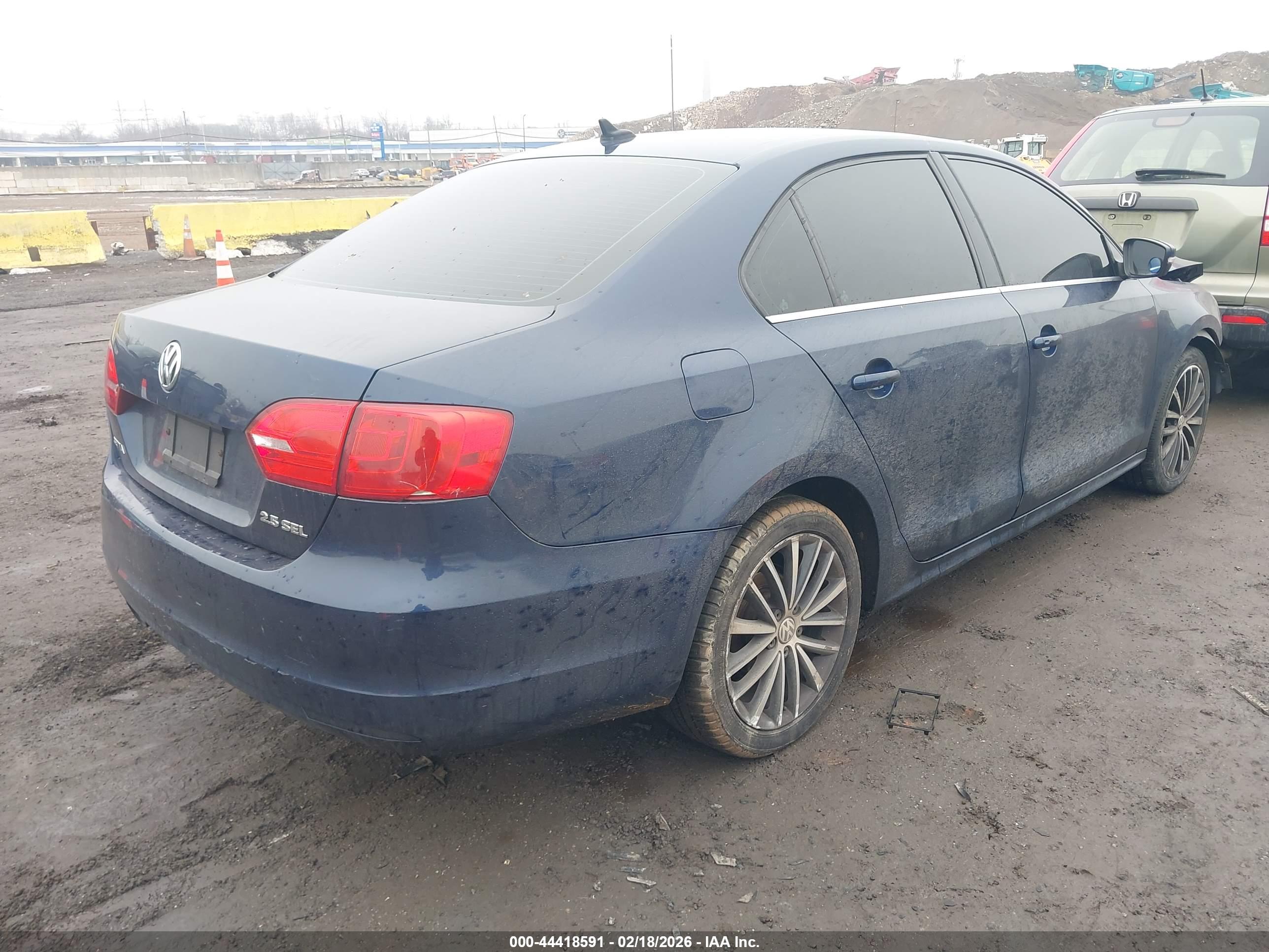 VOLKSWAGEN JETTA image 4