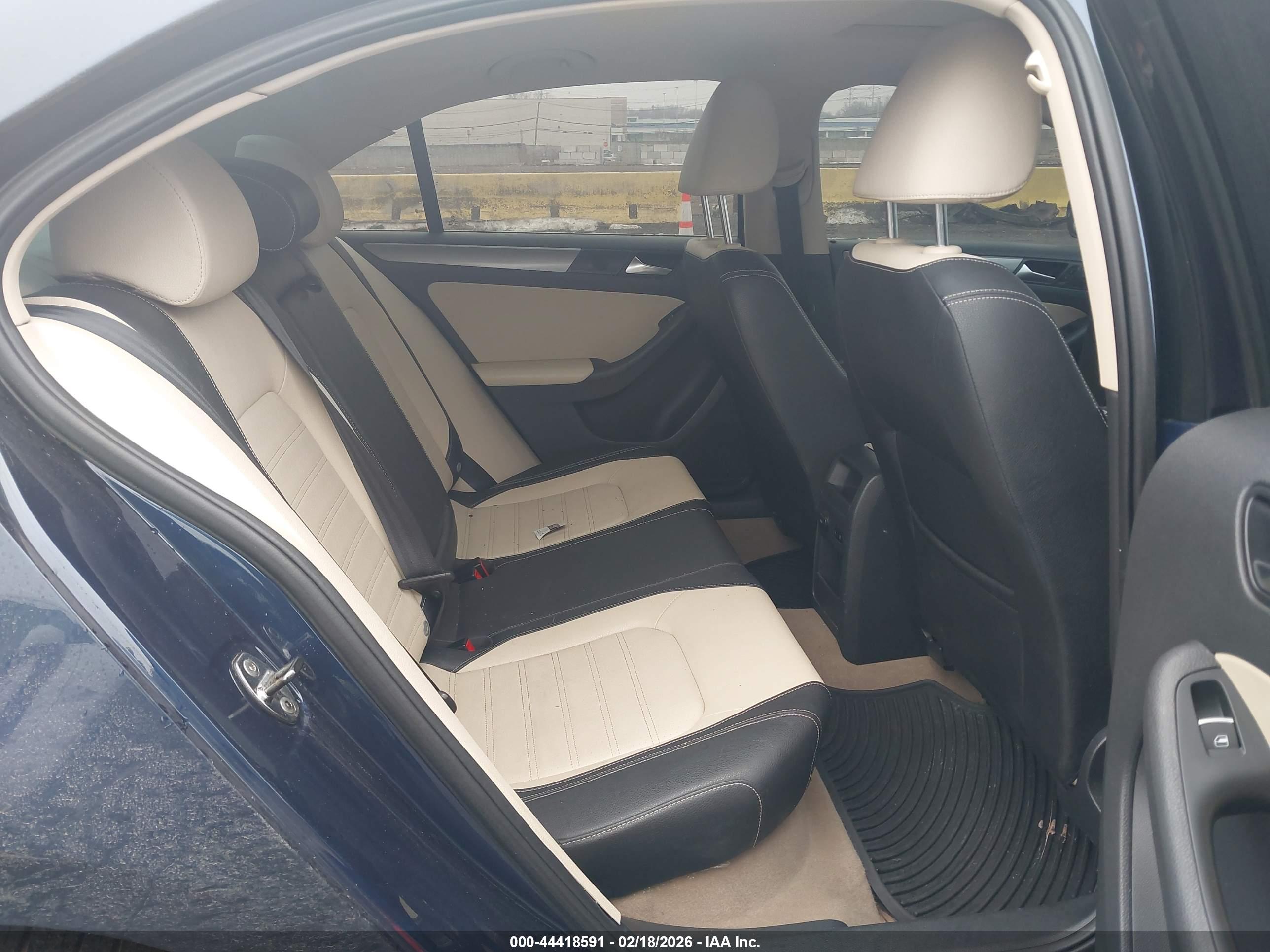 VOLKSWAGEN JETTA image 8