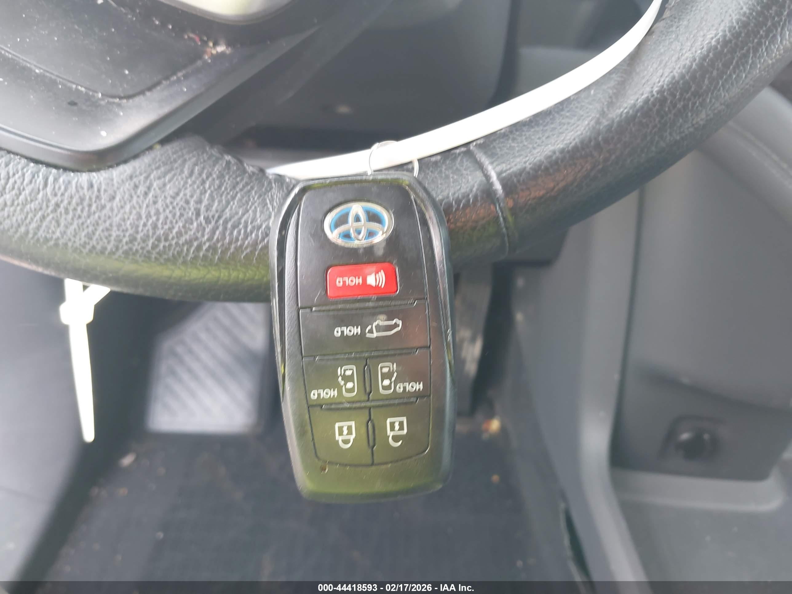 TOYOTA SIENNA image 11
