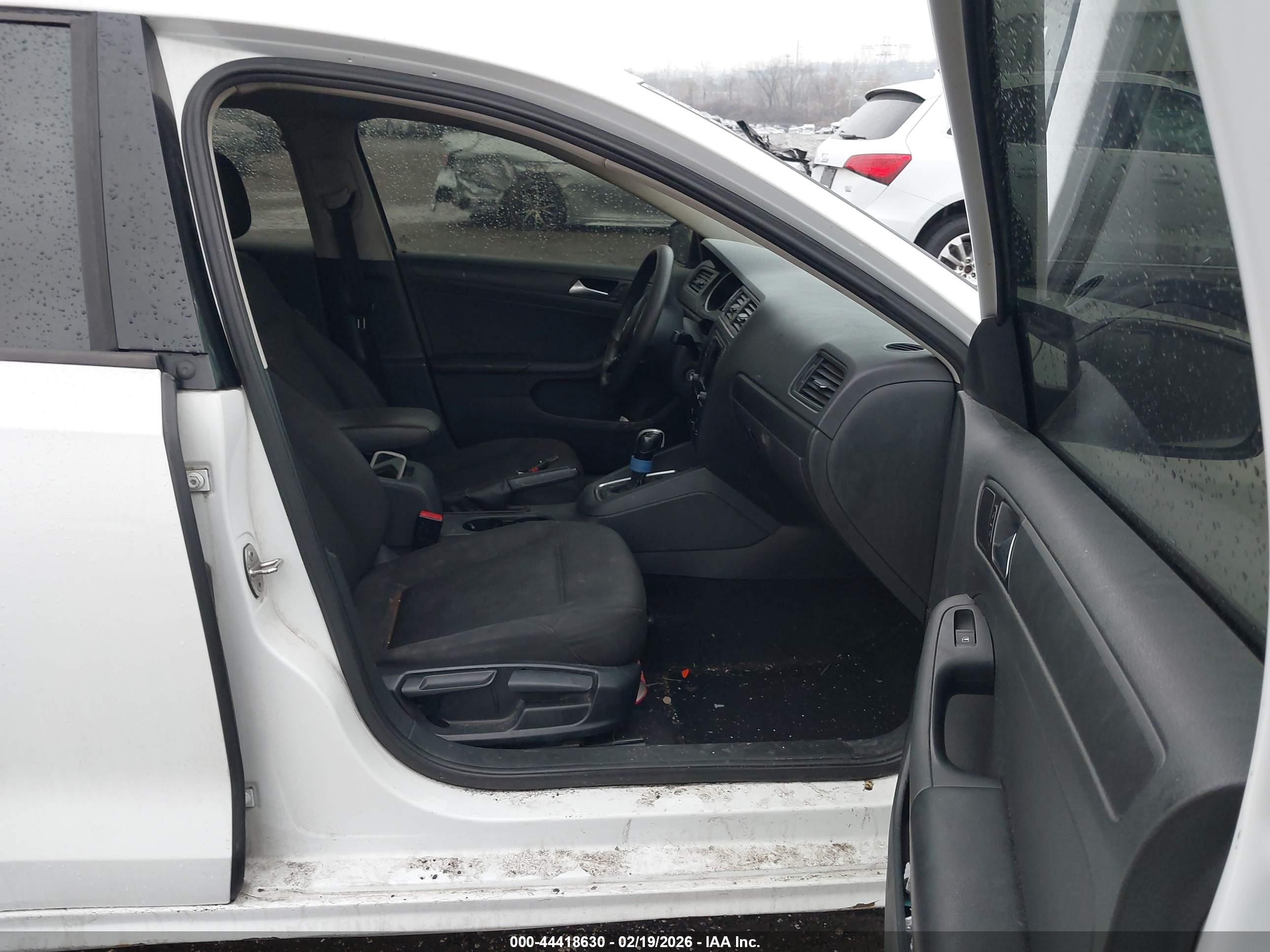 VOLKSWAGEN JETTA image 5