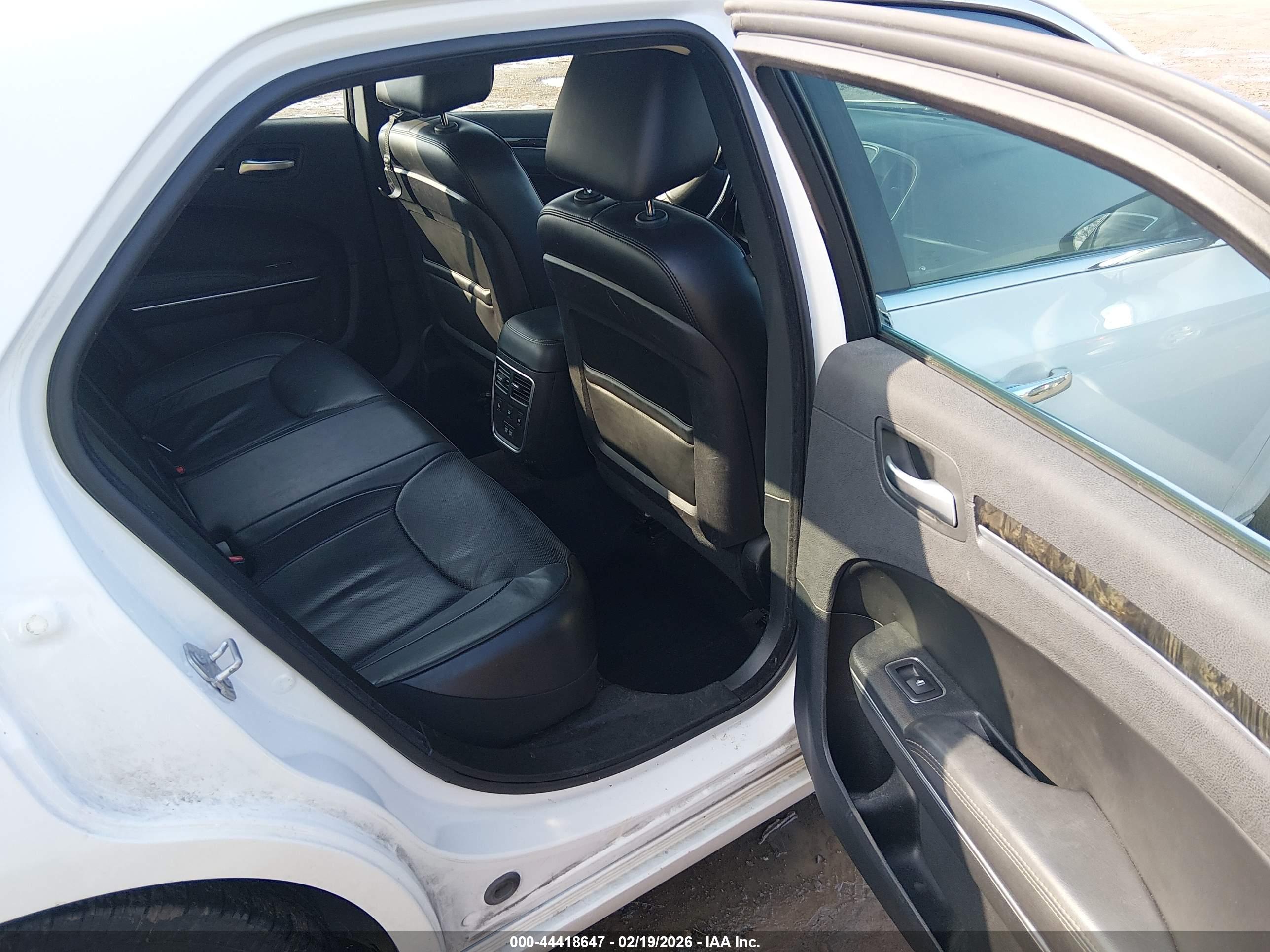 CHRYSLER 300C image 8