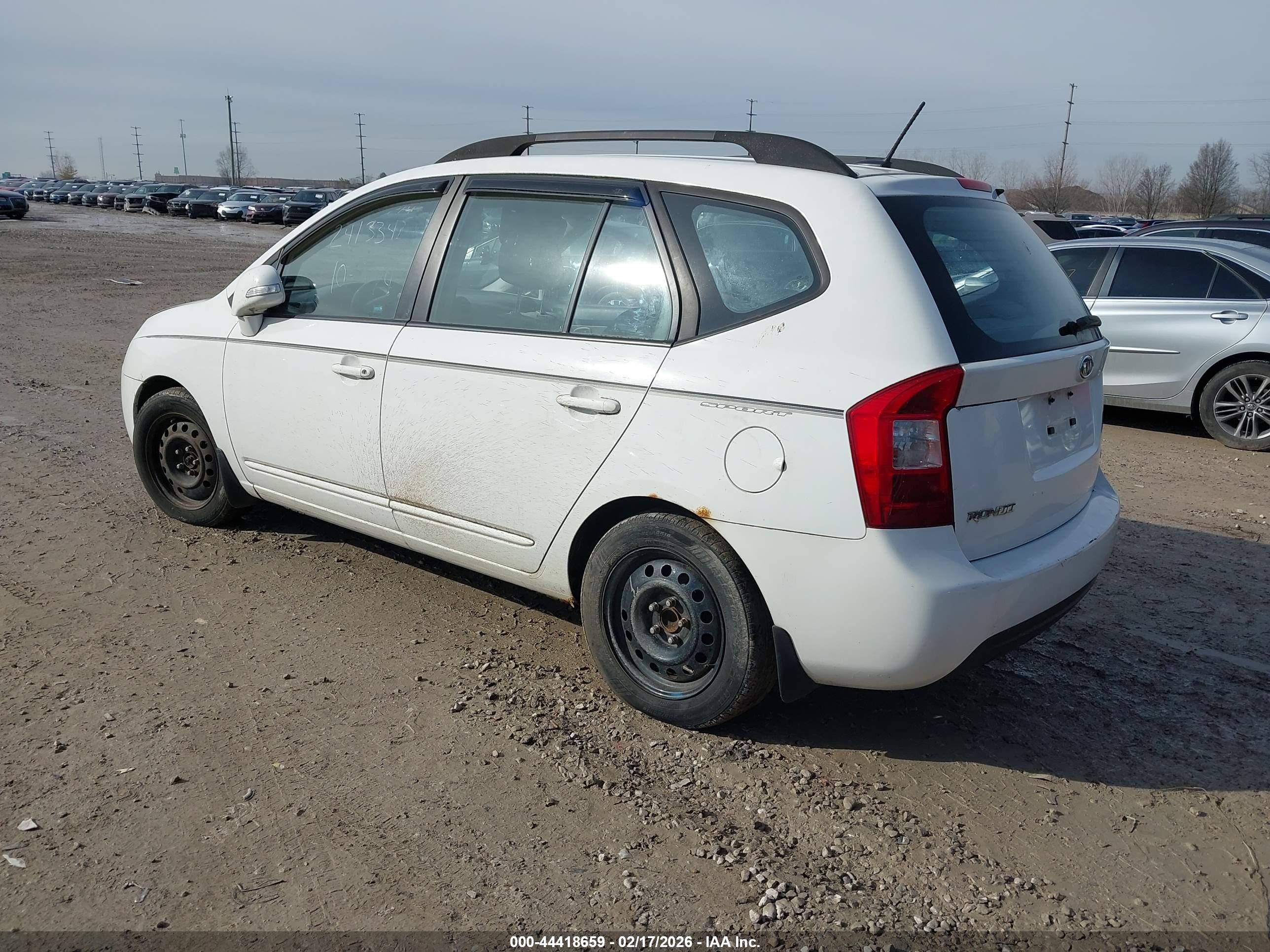 KIA RONDO image 3