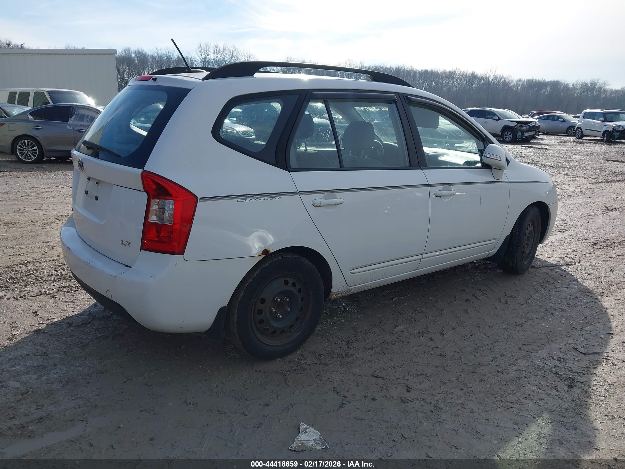 KIA RONDO image 4