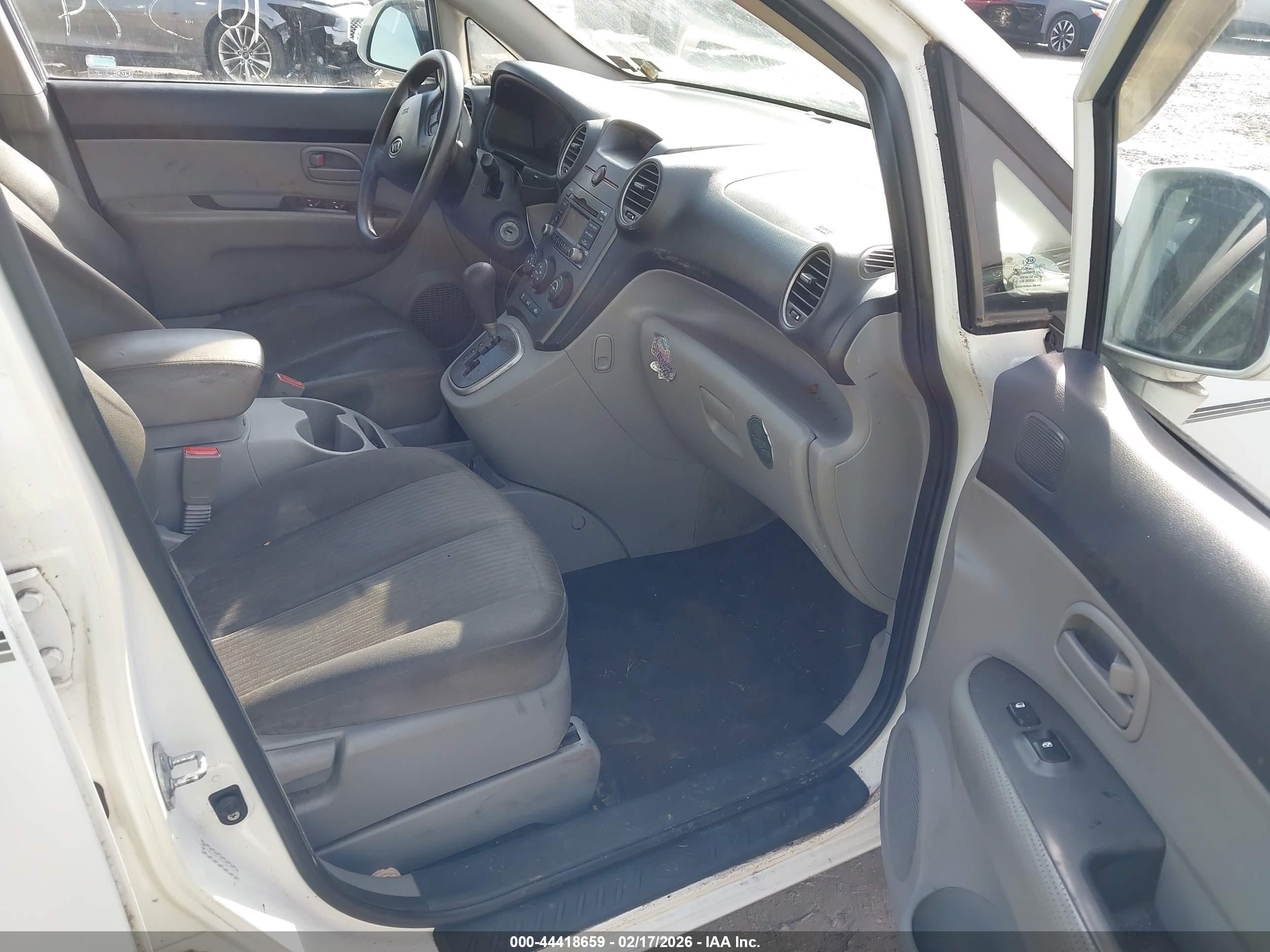 KIA RONDO image 5