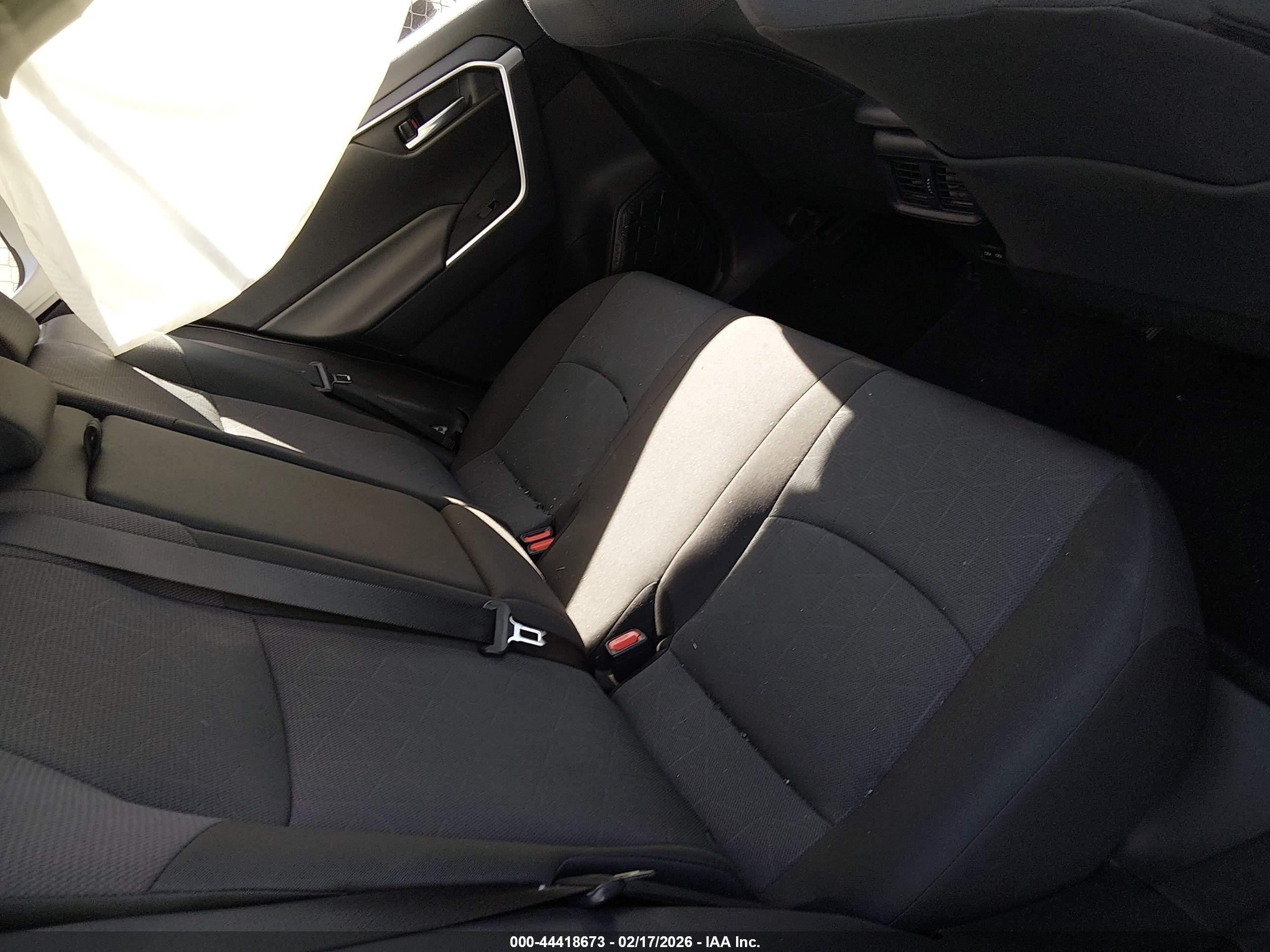 TOYOTA RAV4 image 8