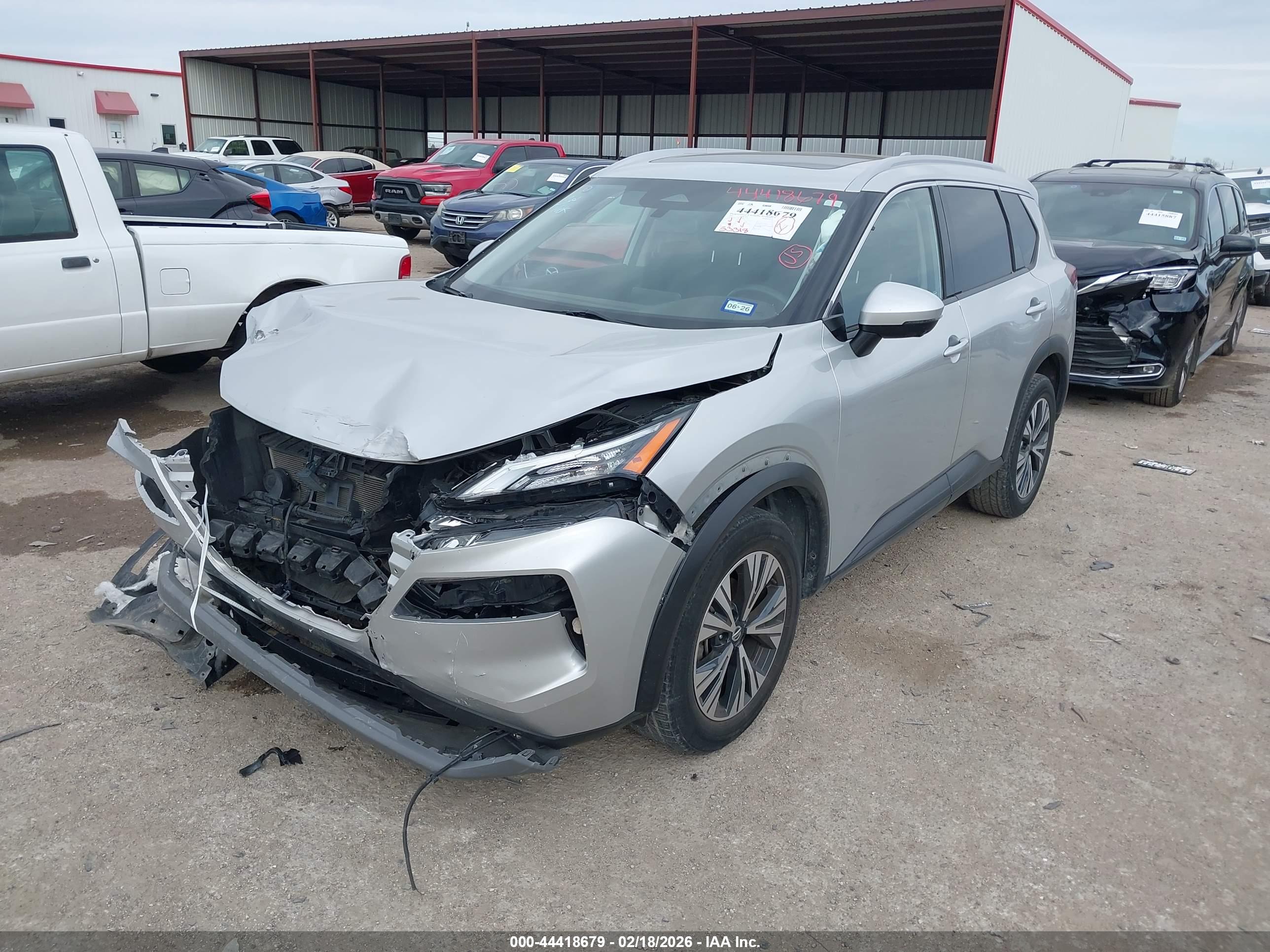 NISSAN ROGUE image 2