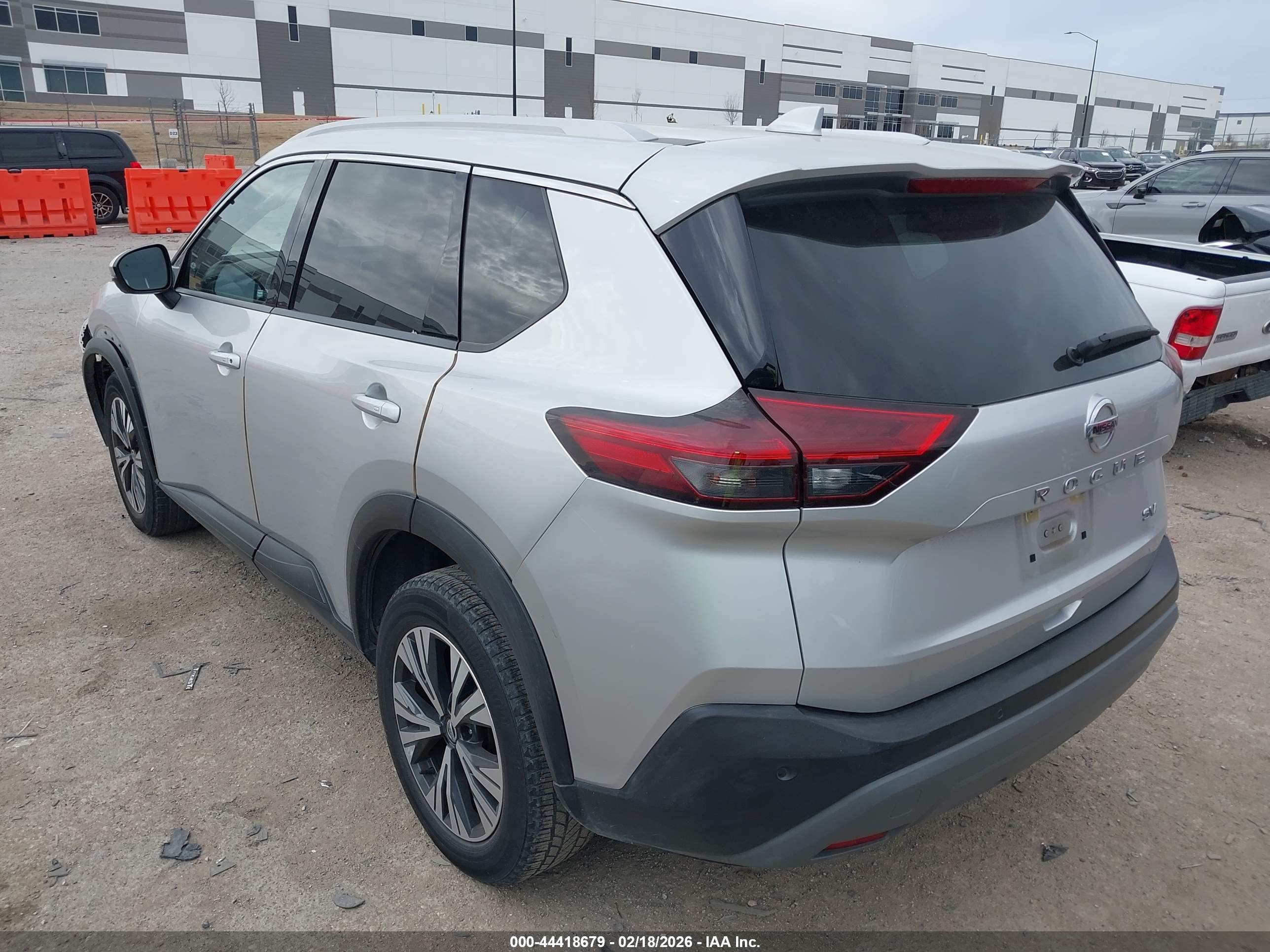NISSAN ROGUE image 3