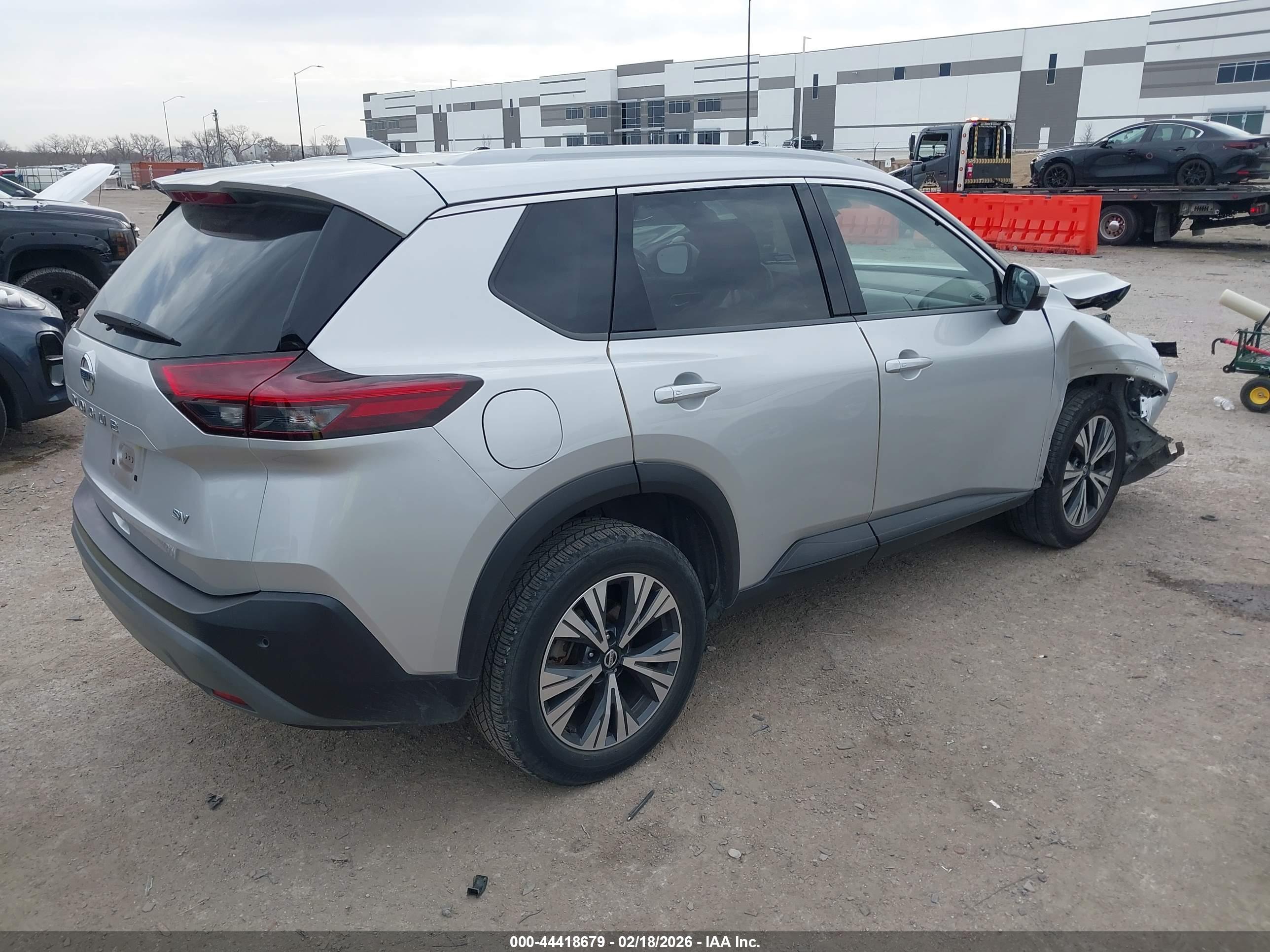 NISSAN ROGUE image 4