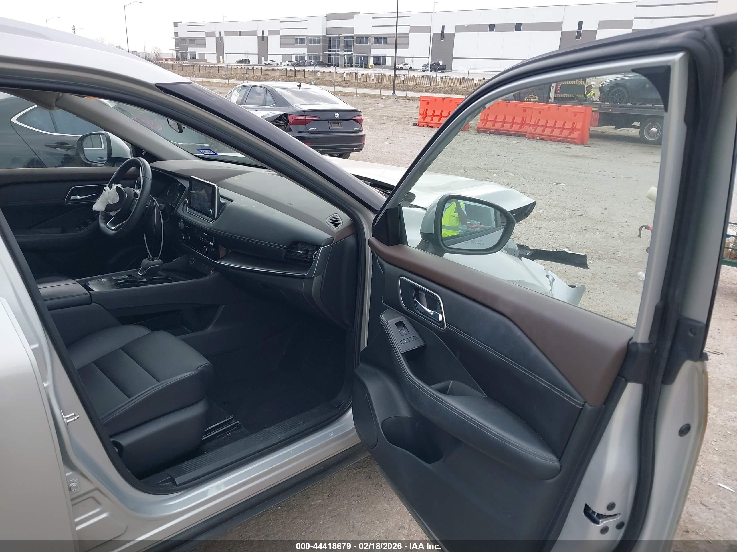 NISSAN ROGUE image 5