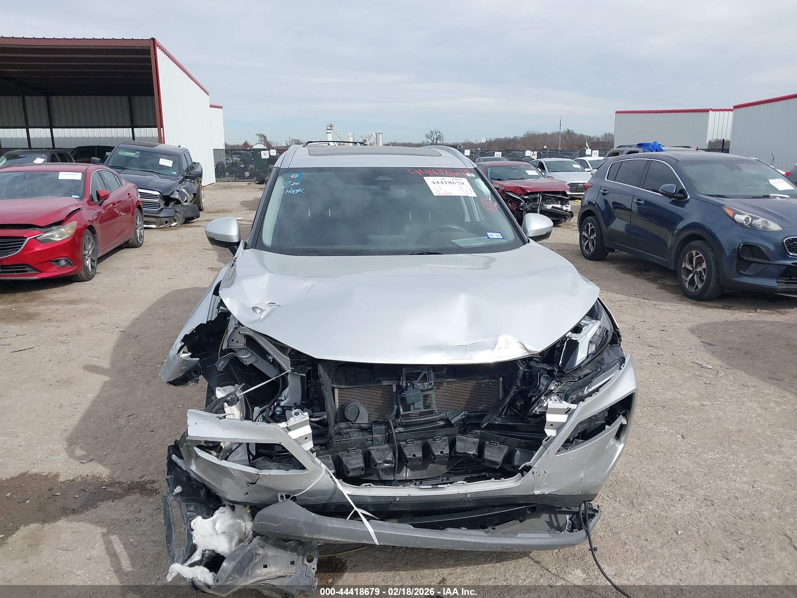 NISSAN ROGUE image 6