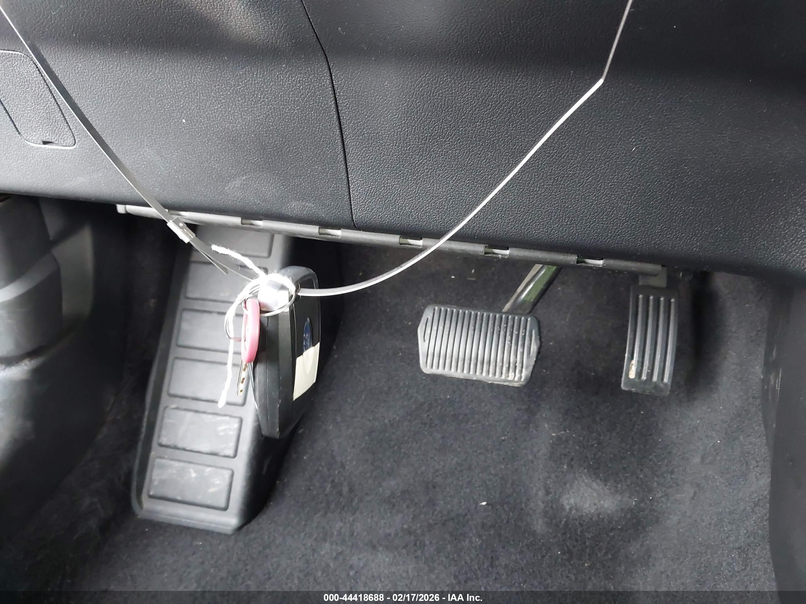 FORD ESCAPE image 11