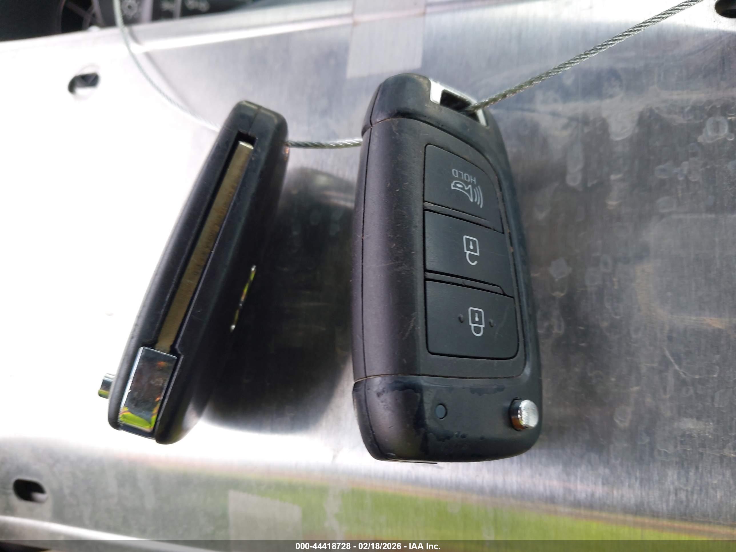 HYUNDAI KONA image 11