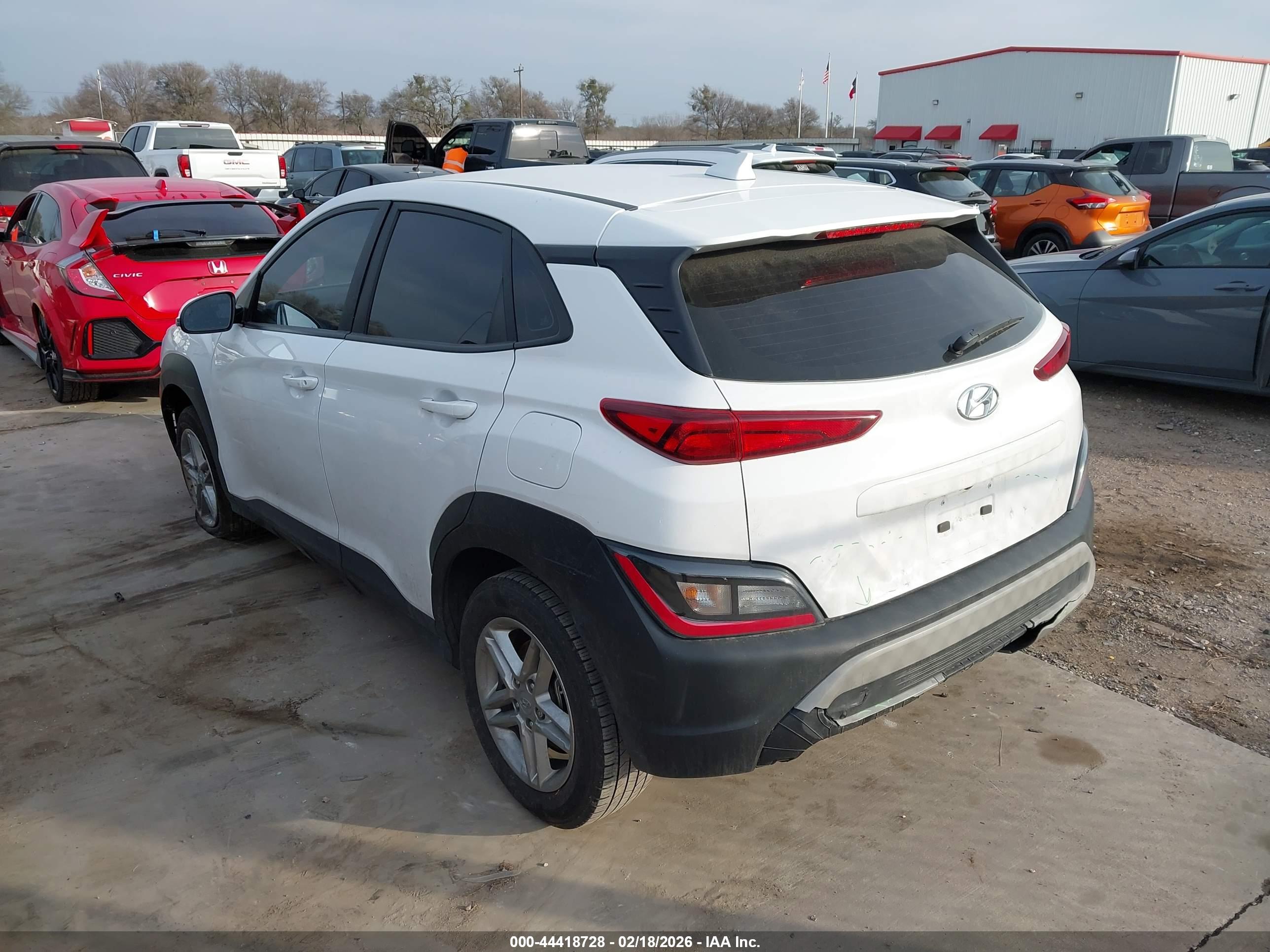 HYUNDAI KONA image 3