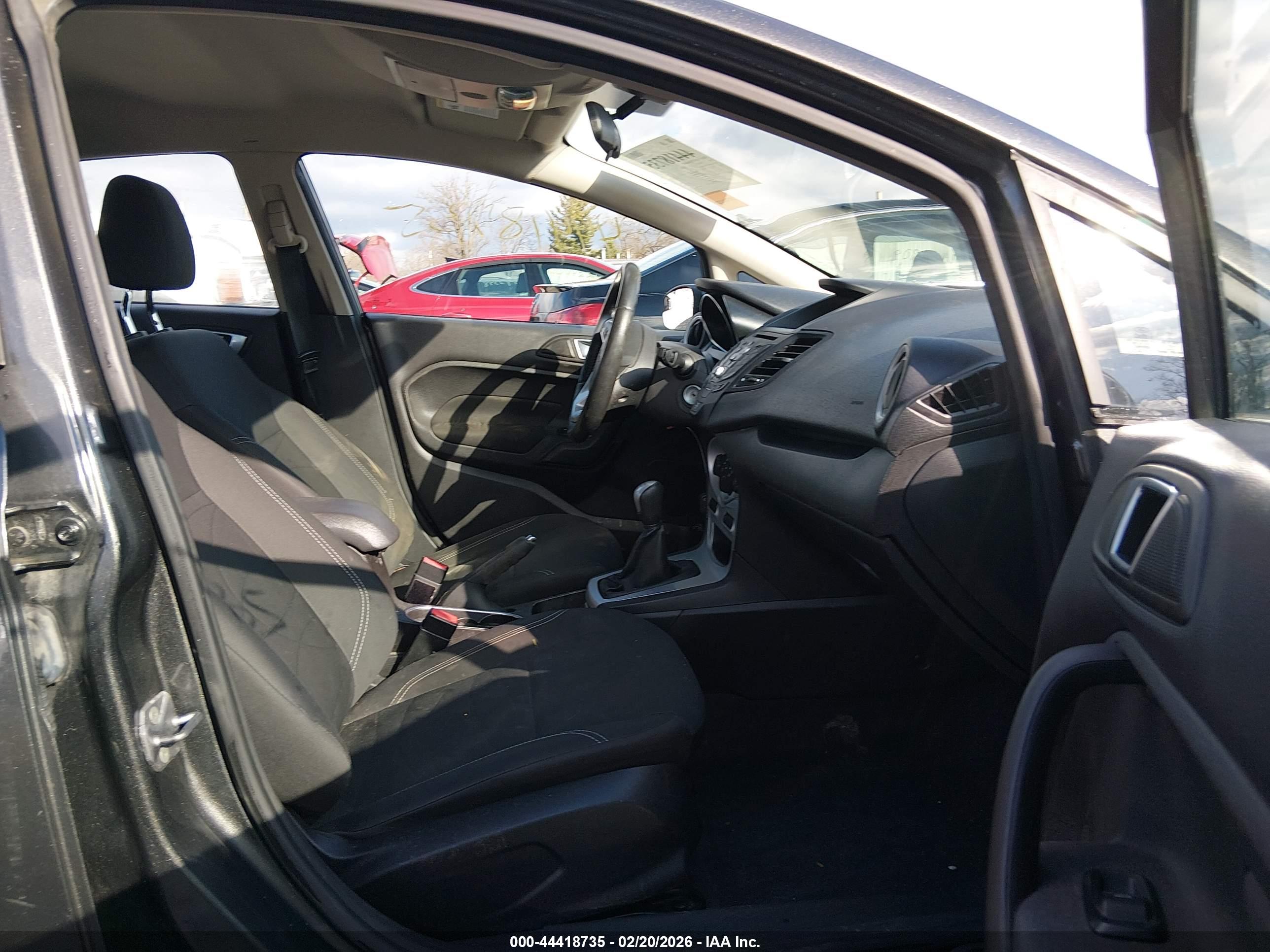 FORD FIESTA image 5