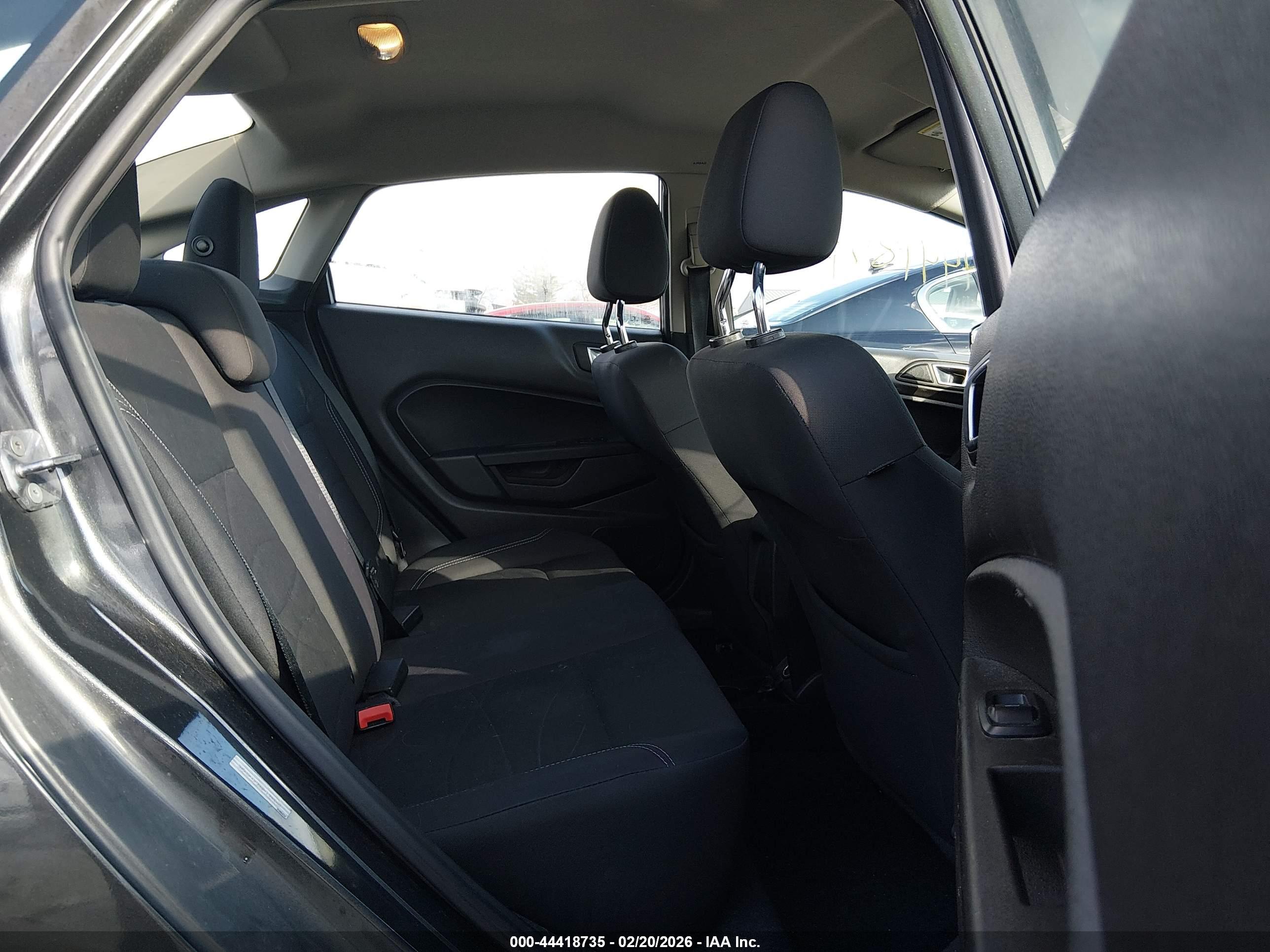 FORD FIESTA image 8