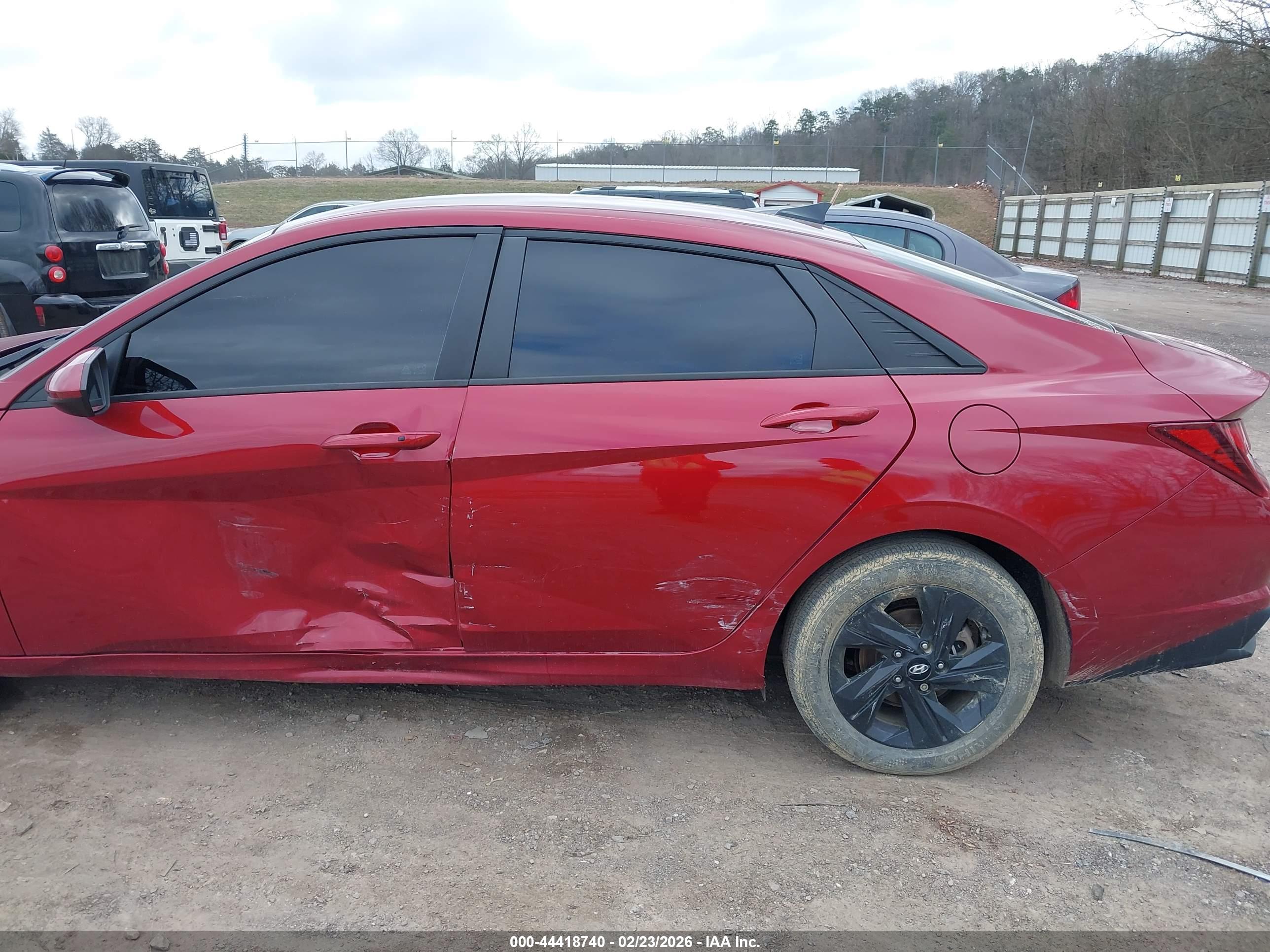 HYUNDAI ELANTRA image 6
