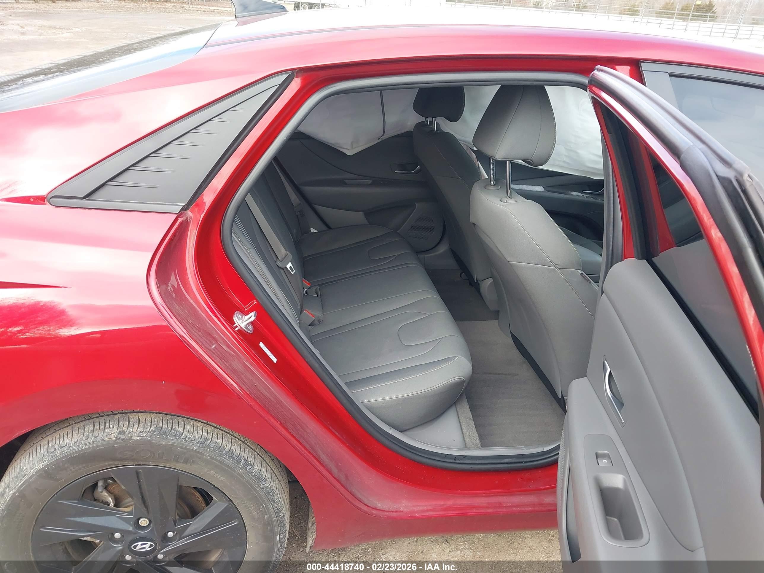 HYUNDAI ELANTRA image 8