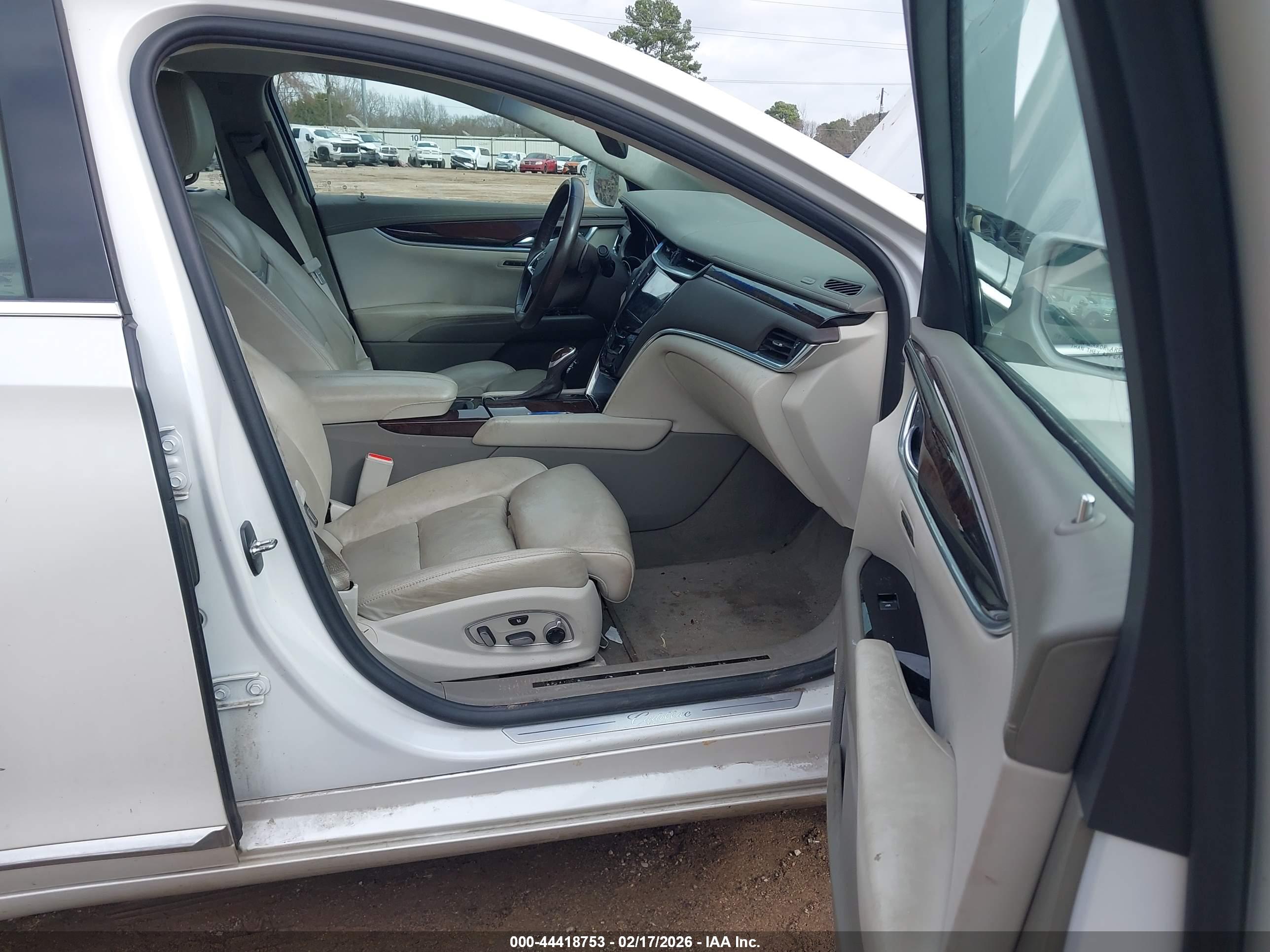 CADILLAC XTS image 5