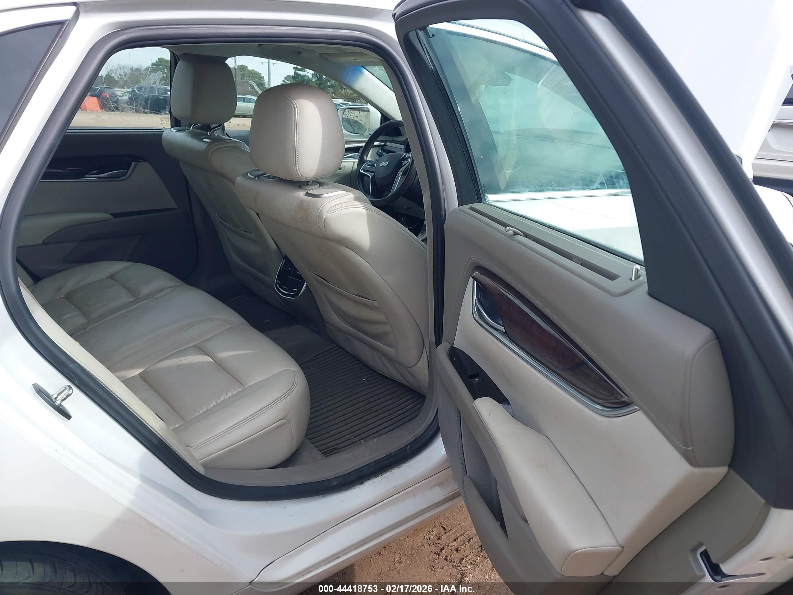 CADILLAC XTS image 8
