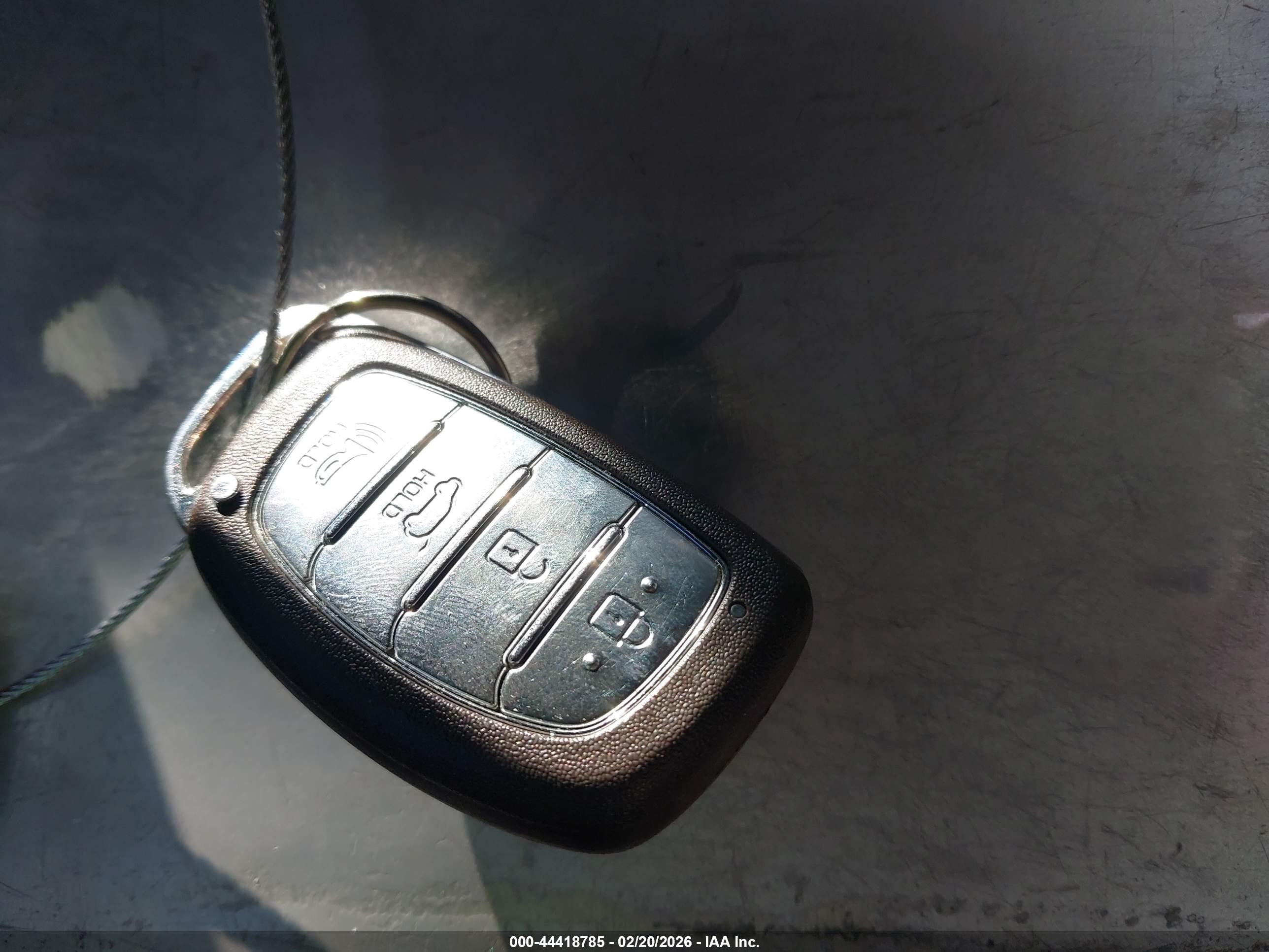 HYUNDAI TUCSON image 11