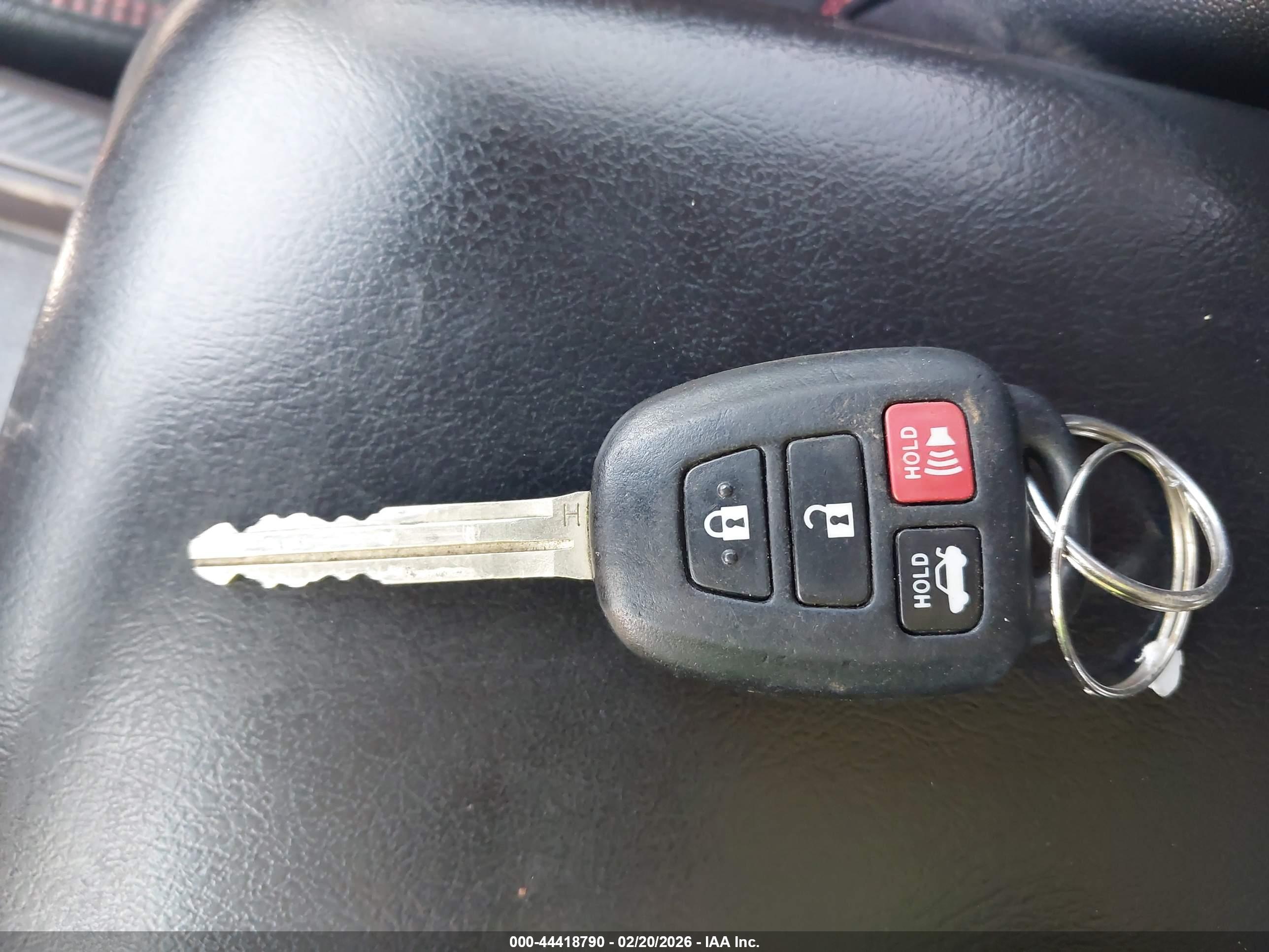 TOYOTA CAMRY image 11