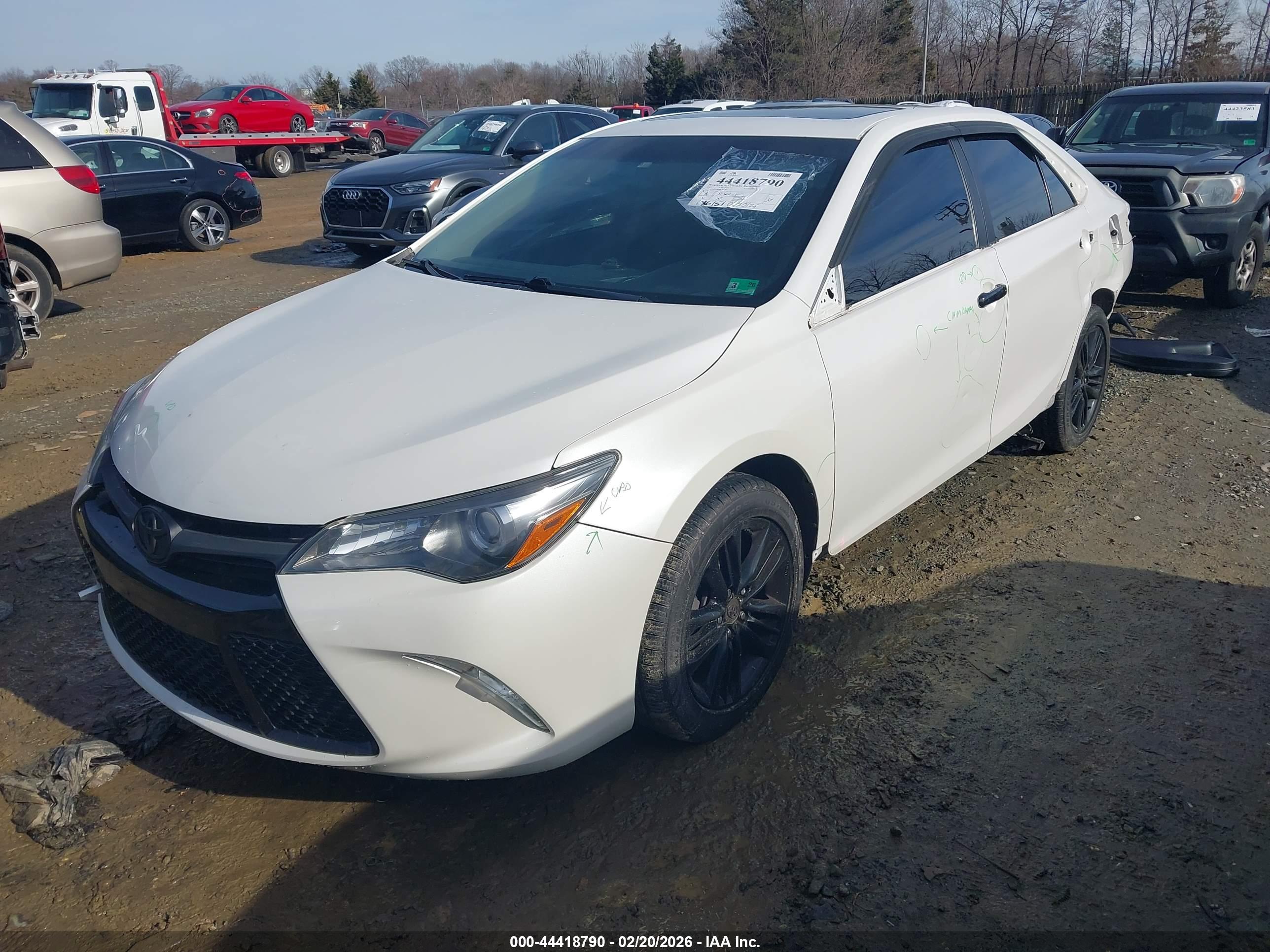 TOYOTA CAMRY image 2
