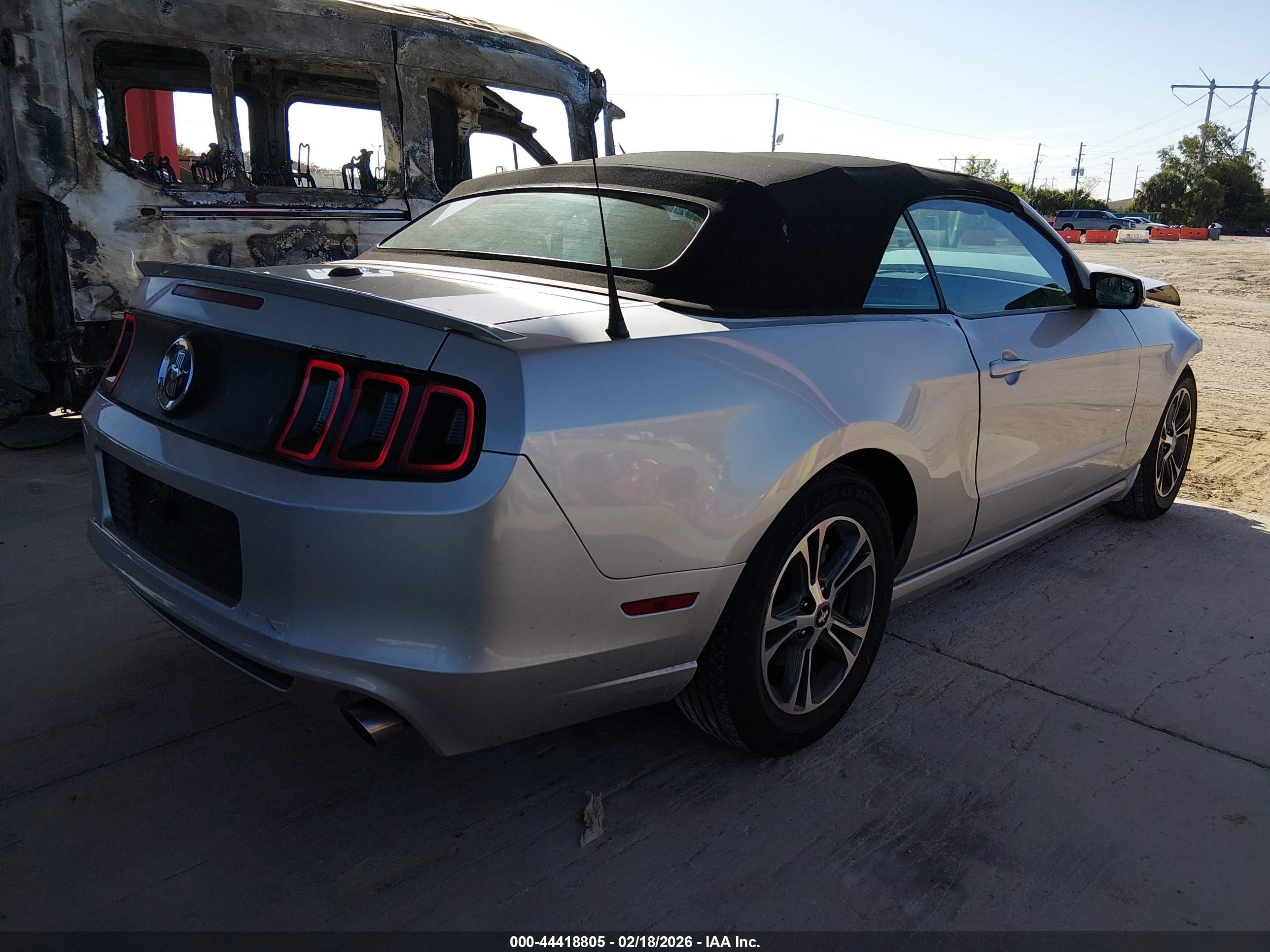 FORD MUSTANG image 4