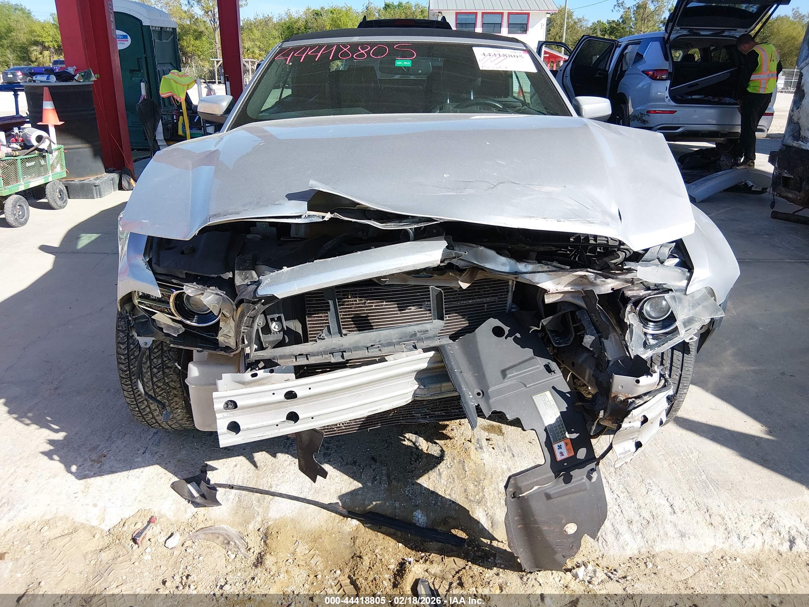 FORD MUSTANG image 6