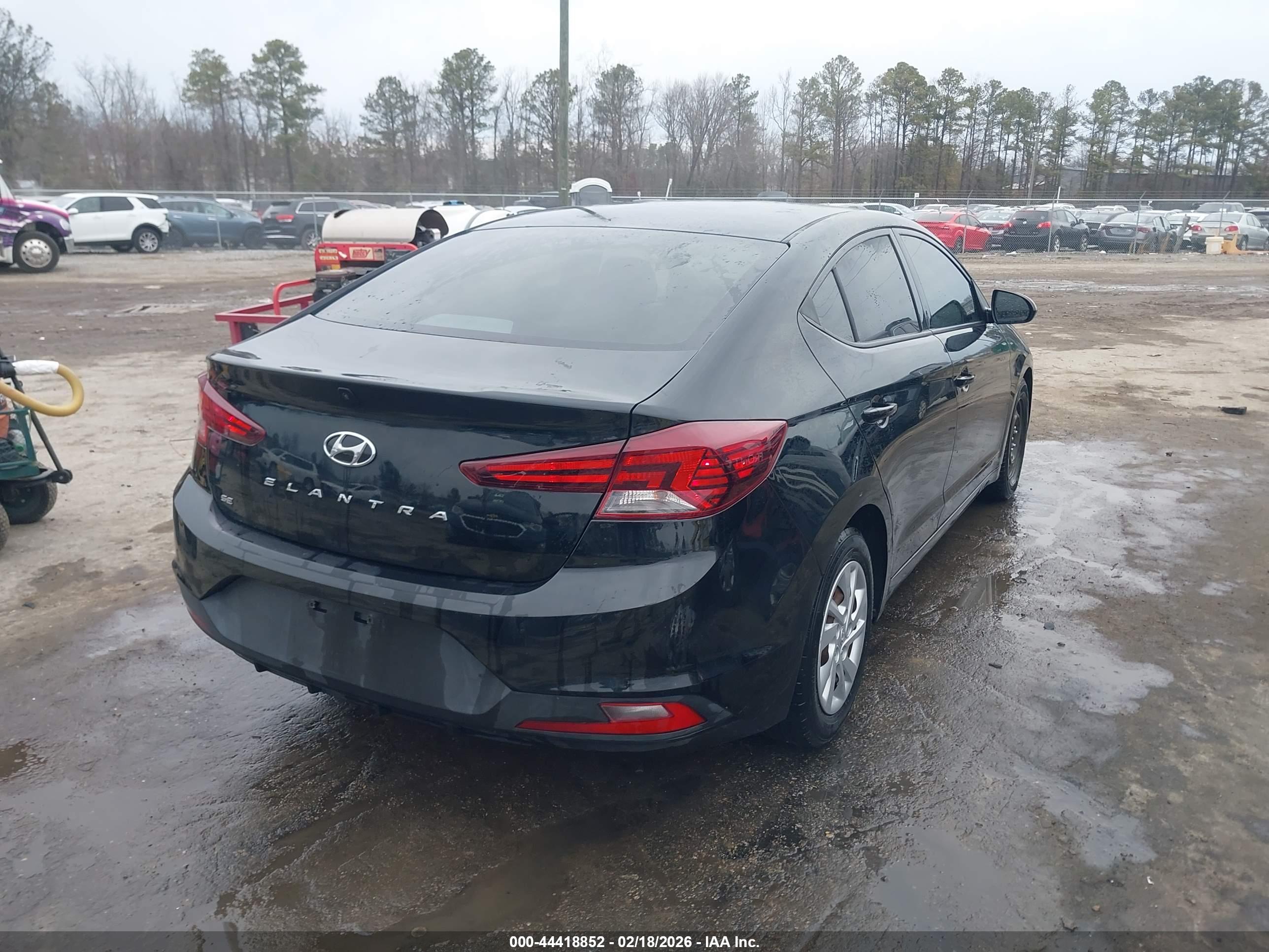 HYUNDAI ELANTRA image 4